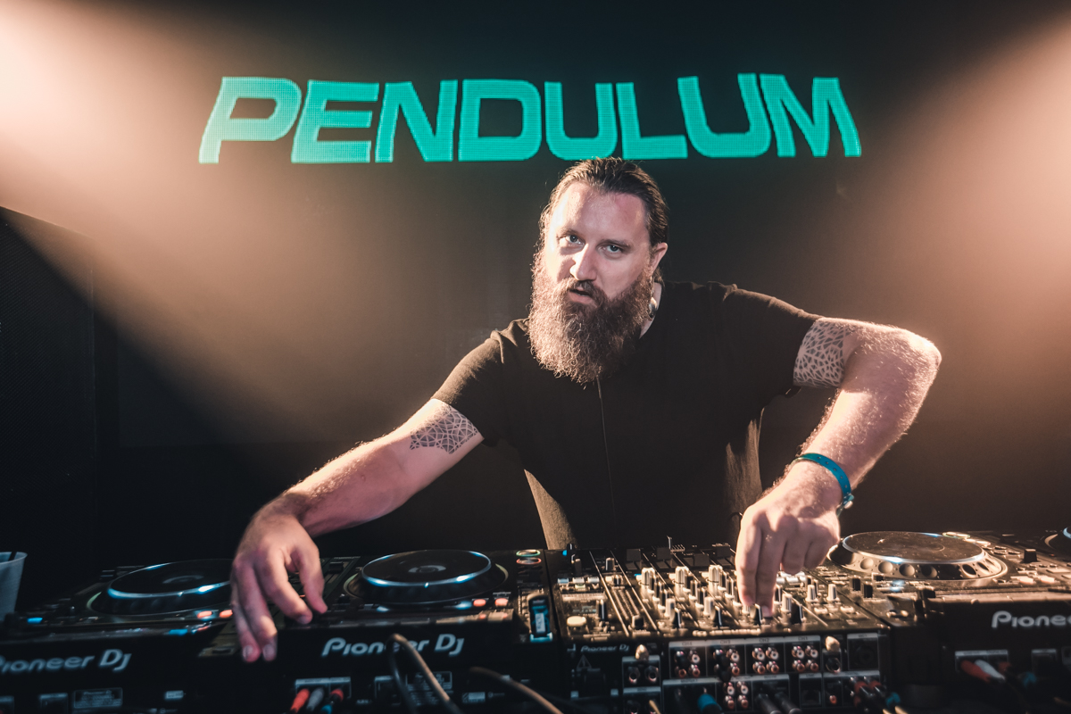 Pendulum-9492.jpg
