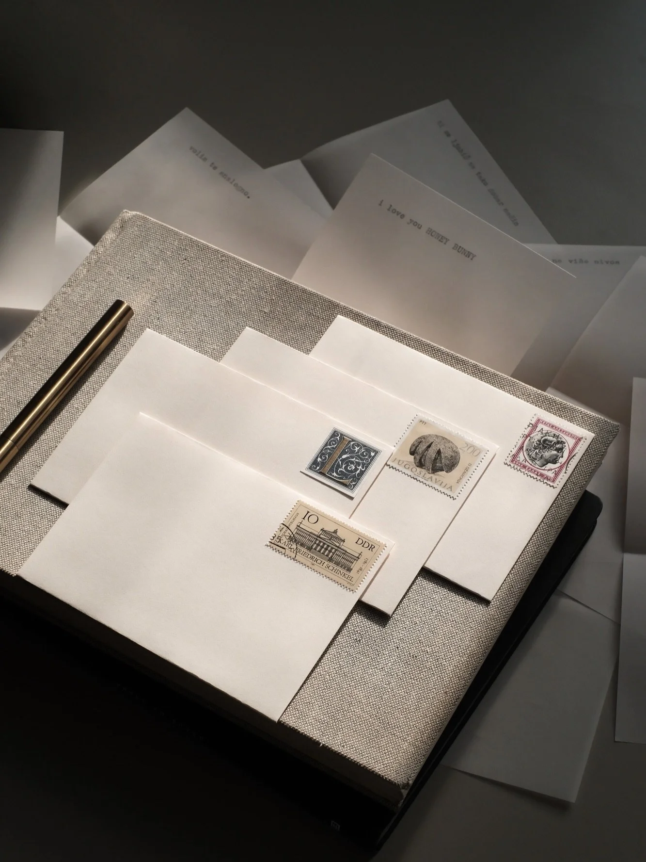 VOLIM TE ANALOGNO.

A tiny Valentine&rsquo;s love letter with a whole lotta heart.
You can&rsquo;t do better than this.

Stop by today, tomorrow or Saturday and show us your typing skills.🙌🏻

Topolska 18, prvi sprat.
12-18h
💌

#ljubavje #topolska1