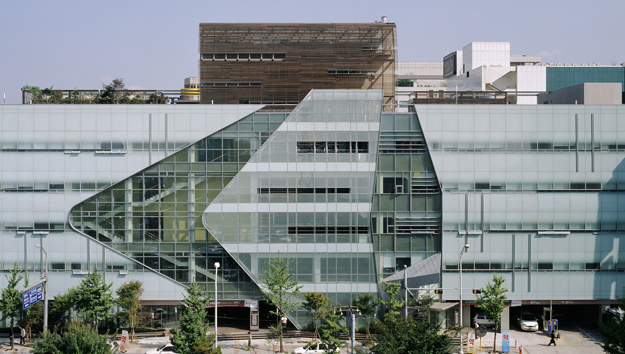 CHA Women and Children's Hospital, Seoul, South Korea. Under the direction of Jim Diaz, KMD participated in the introduction of American Planning and Design Concepts abroad, adjusted to compliment international cultural patterns.