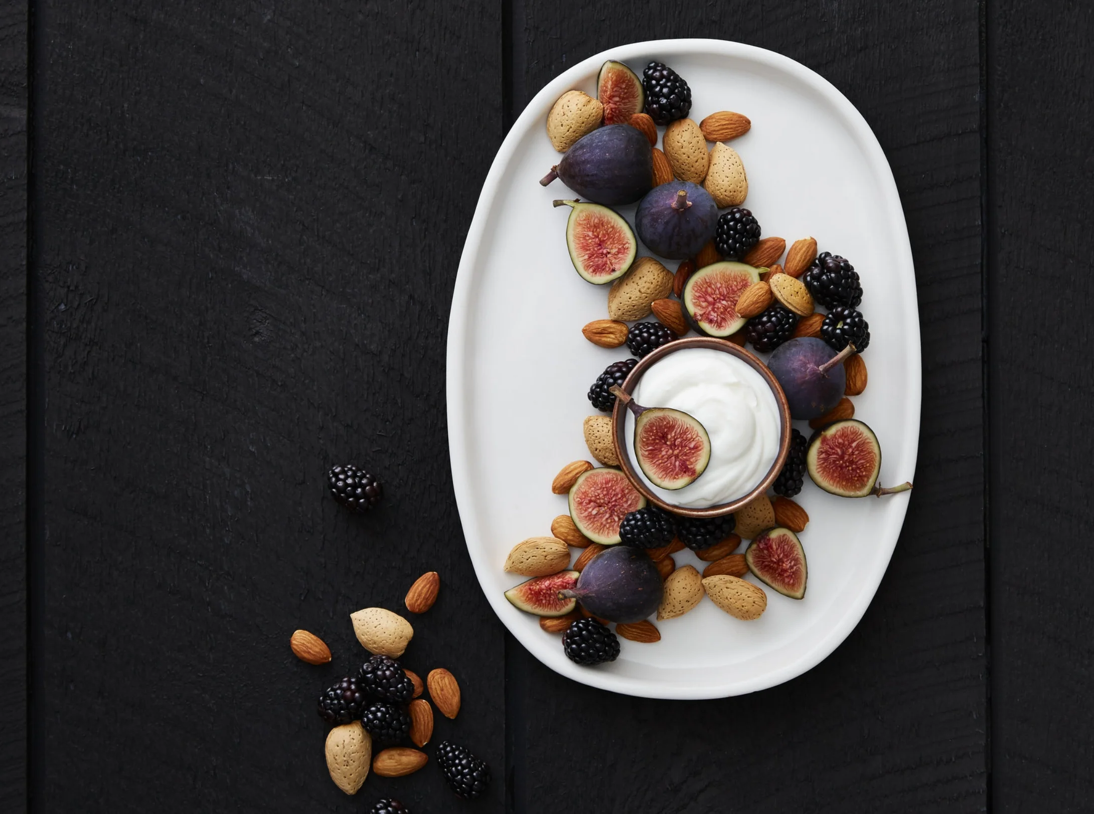 FGE2-16-05445-JanFeb_Decorative_BlackberriesFigsAlmonds_0798.jpg