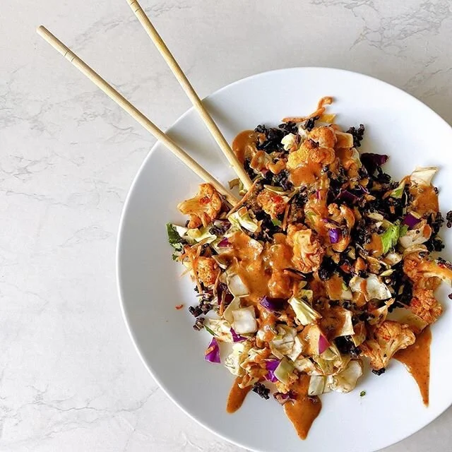It&rsquo;s national #EatYourVeggies Day and @naturally_natalieeng is kicking up her veggie intake with our flavor packed Cauliflower Satay Bowl.⁠ 🥕 🥗 🌶️ ⁠
⁠
~~~⁠ ⁠
This delicious bowl includes cauliflower, green &amp; red cabbage, roasted red pepp
