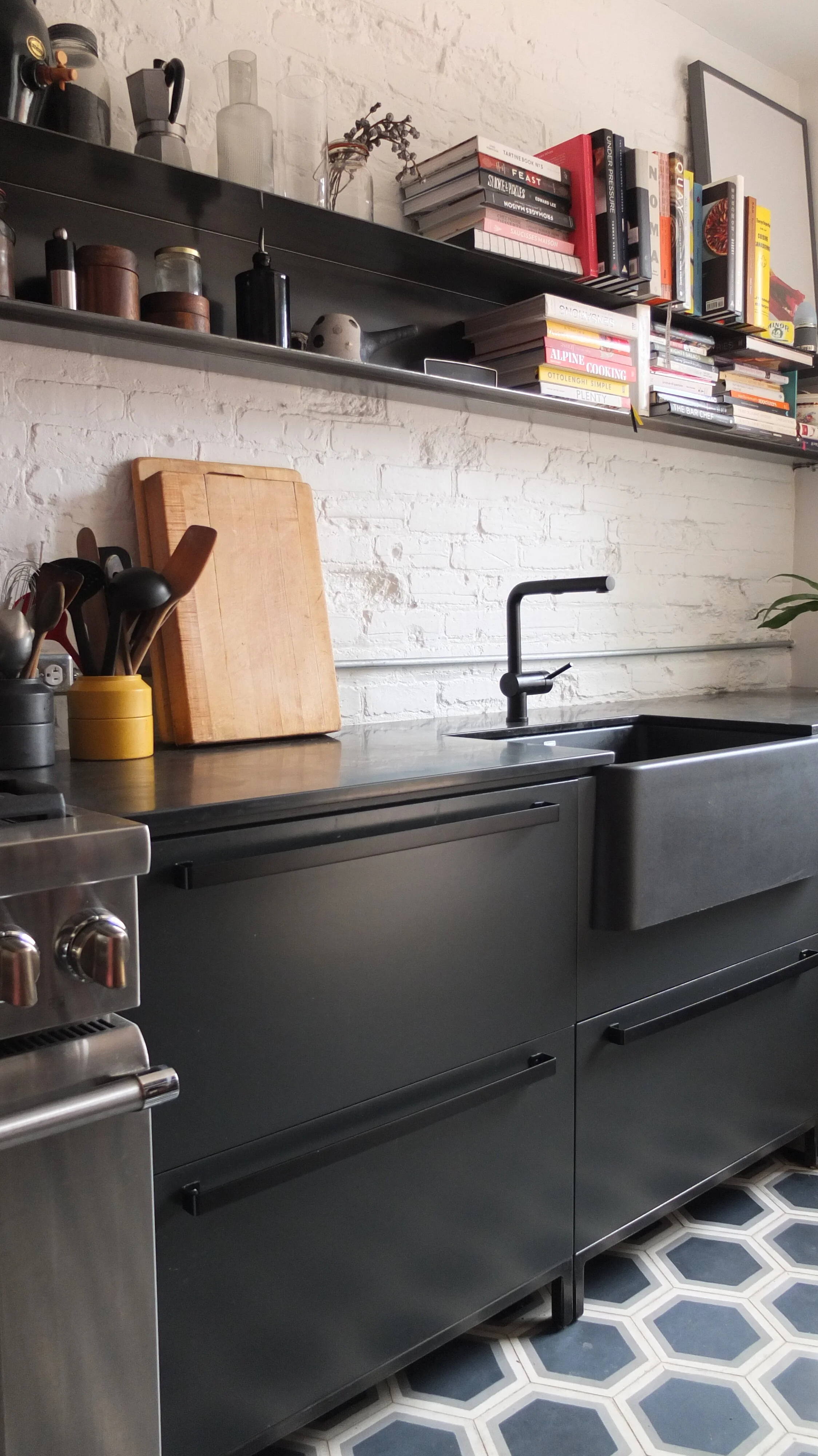  Renovation and extension project of a Pointe Saint-Charles duplex now single family. The project includes a complete kitchen redesign for two chefs. 