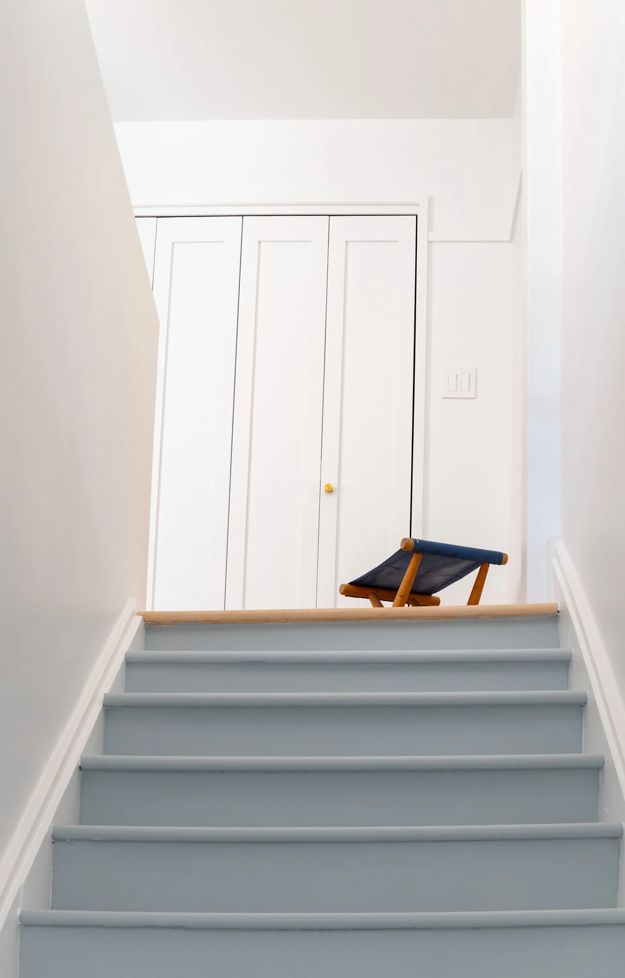  Projet de transformation intérieure d'un logement situé dans le quartier Mile Ex à Montréal. Le projet de design inclus l'intégration de plusieurs nouvelles fonctions dans un plan serré tout en conservant les axes porteurs à leur endroit d'origine p