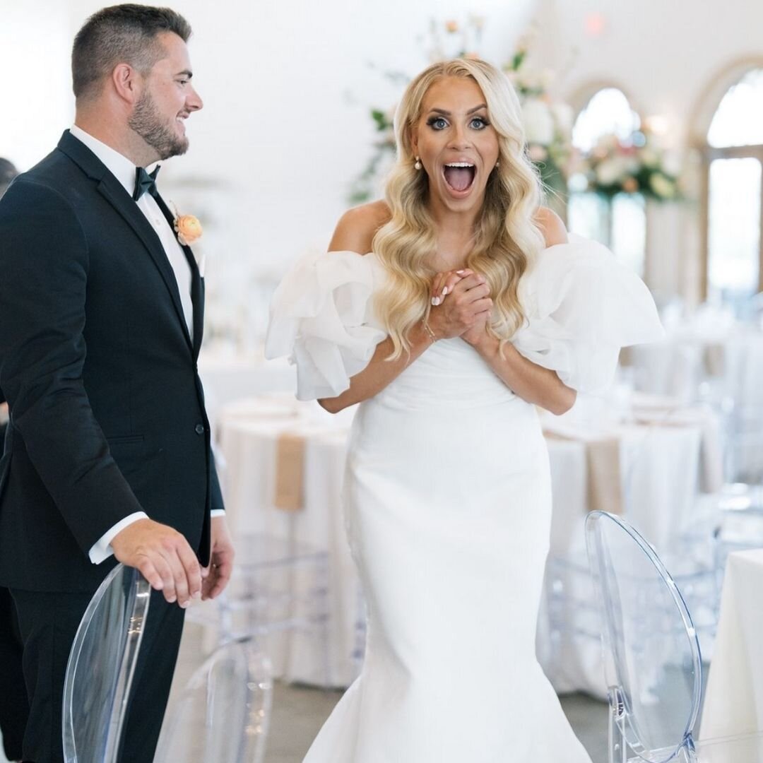 LEGENDS BRIDE MONDAY

OMG! Today's @legendsromonakeveza Bride, Shelby @shelby_dunn looks Stunning in our Natural White fluted gown made of Organza, featuring a draped sweetheart neckline and Dramatic Sleeves! 

SWIPE LEFT FOR MORE LOOKS
 
Photo: @emi