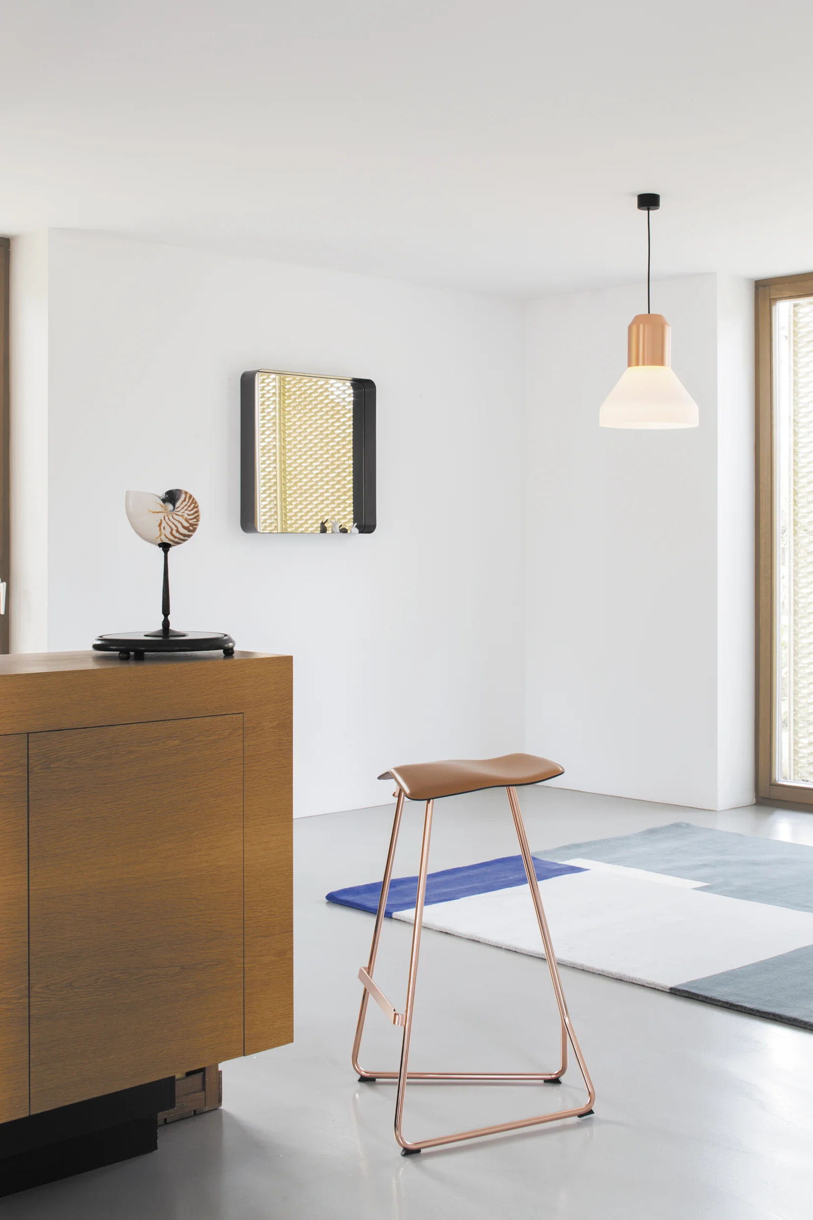 hassos-cypris-mirror-triton-roquebrune-rug-bell-light.jpg