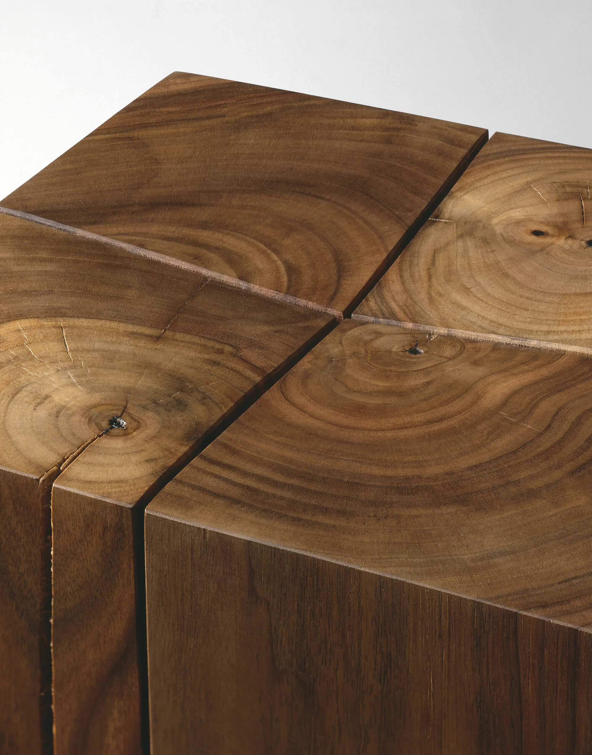 U5_ST04_BACKENZAHN_walnut.jpg