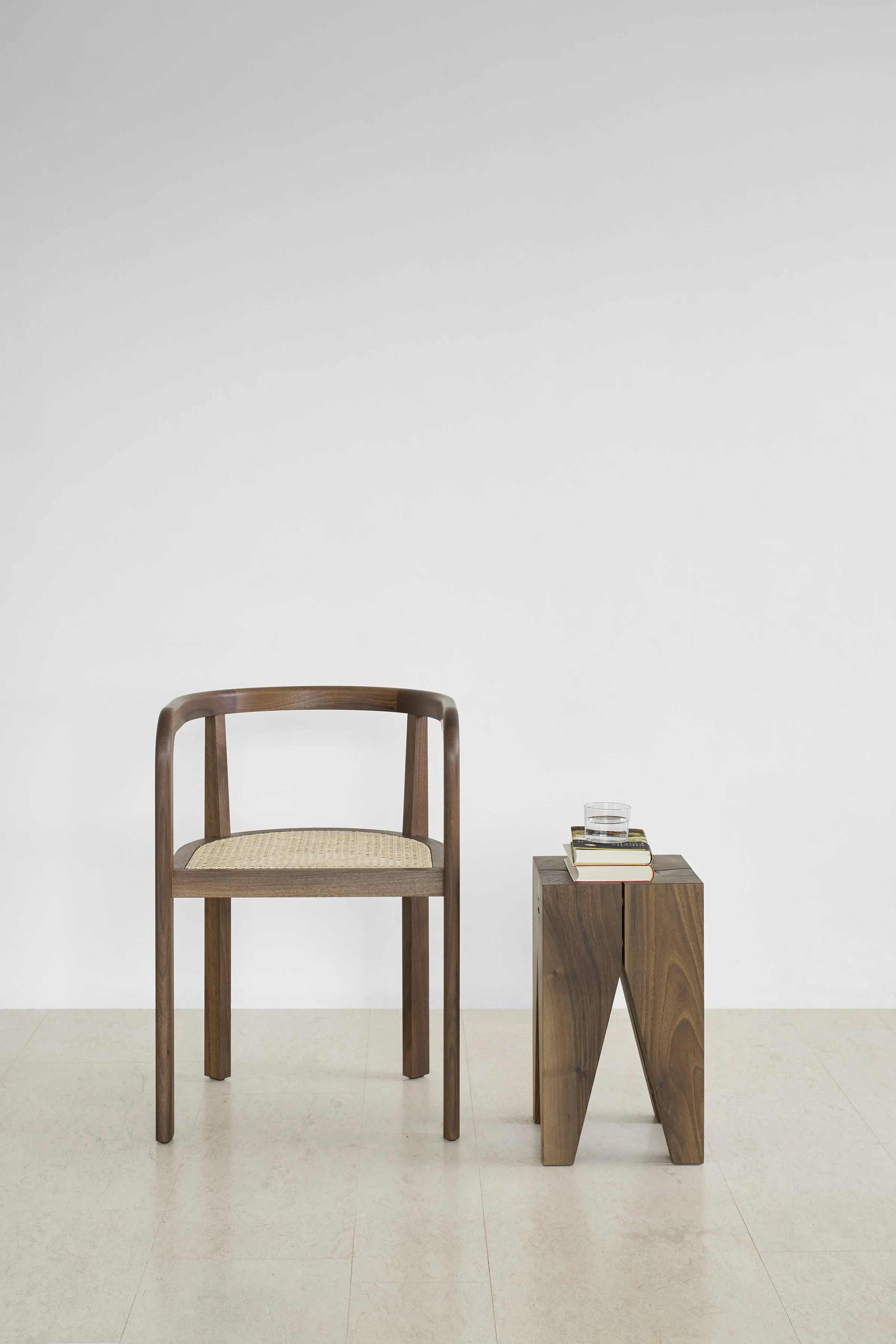008_RH01_STUTTGART_ST04_BACKENZAHN_Nussbaum_walnut.jpg