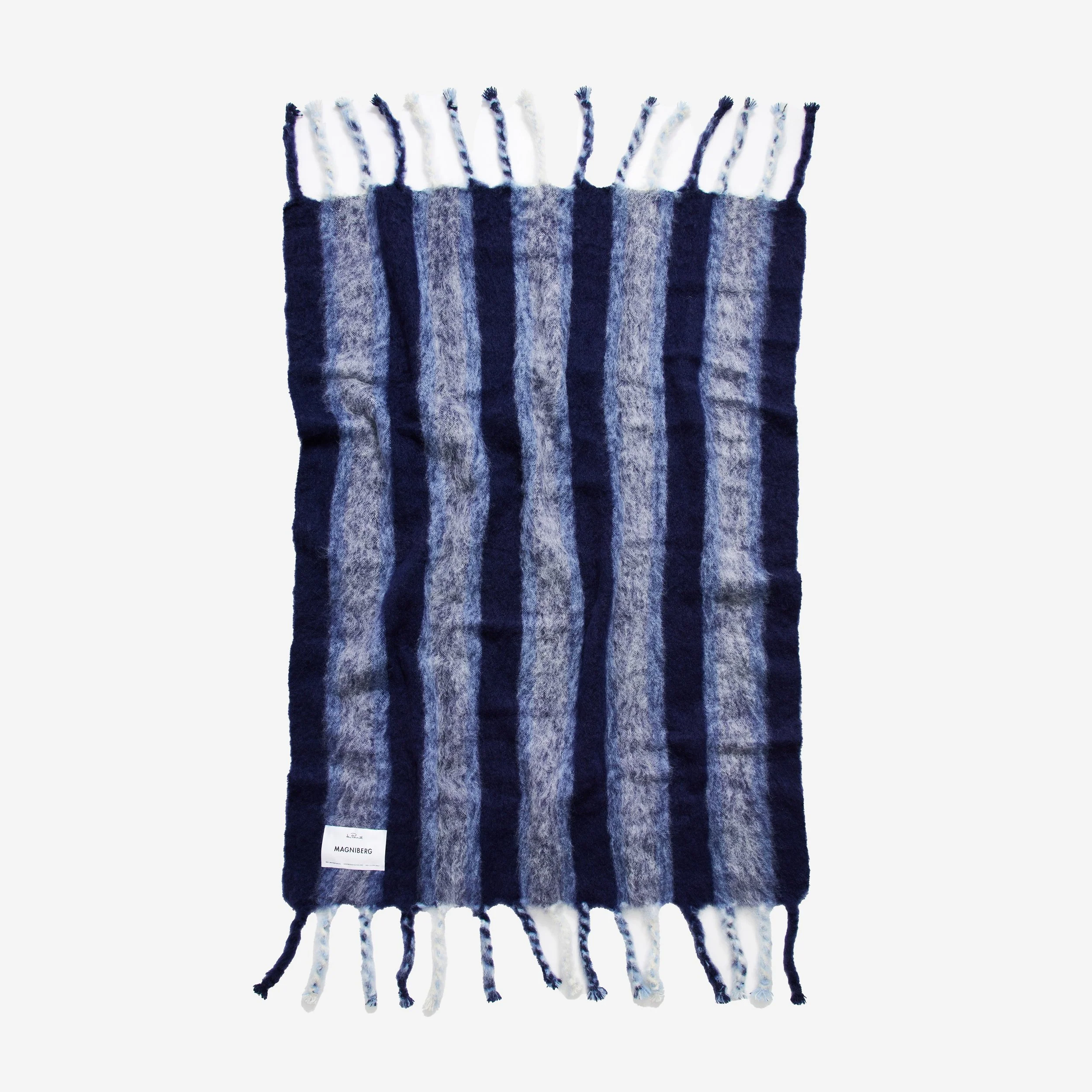 F_710084_C0789_Lady Blanket.jpeg