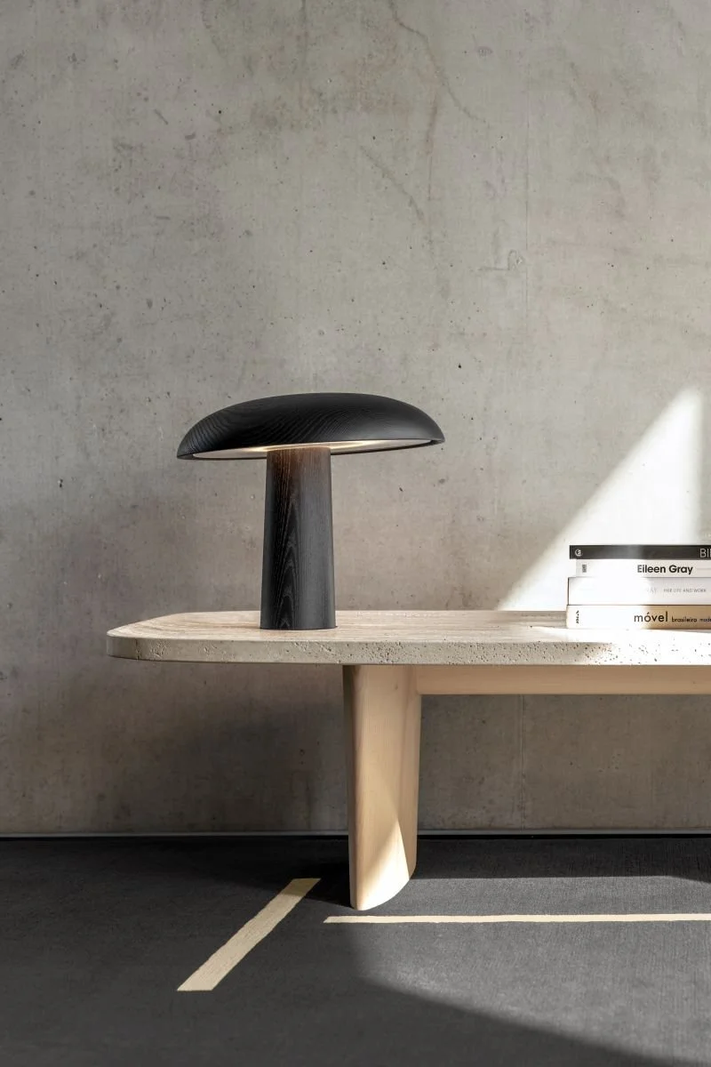 ClassiCon-monolith-rug-materia-coffee-table-forma-table-lamp-black-vt-photo-breidt.jpeg