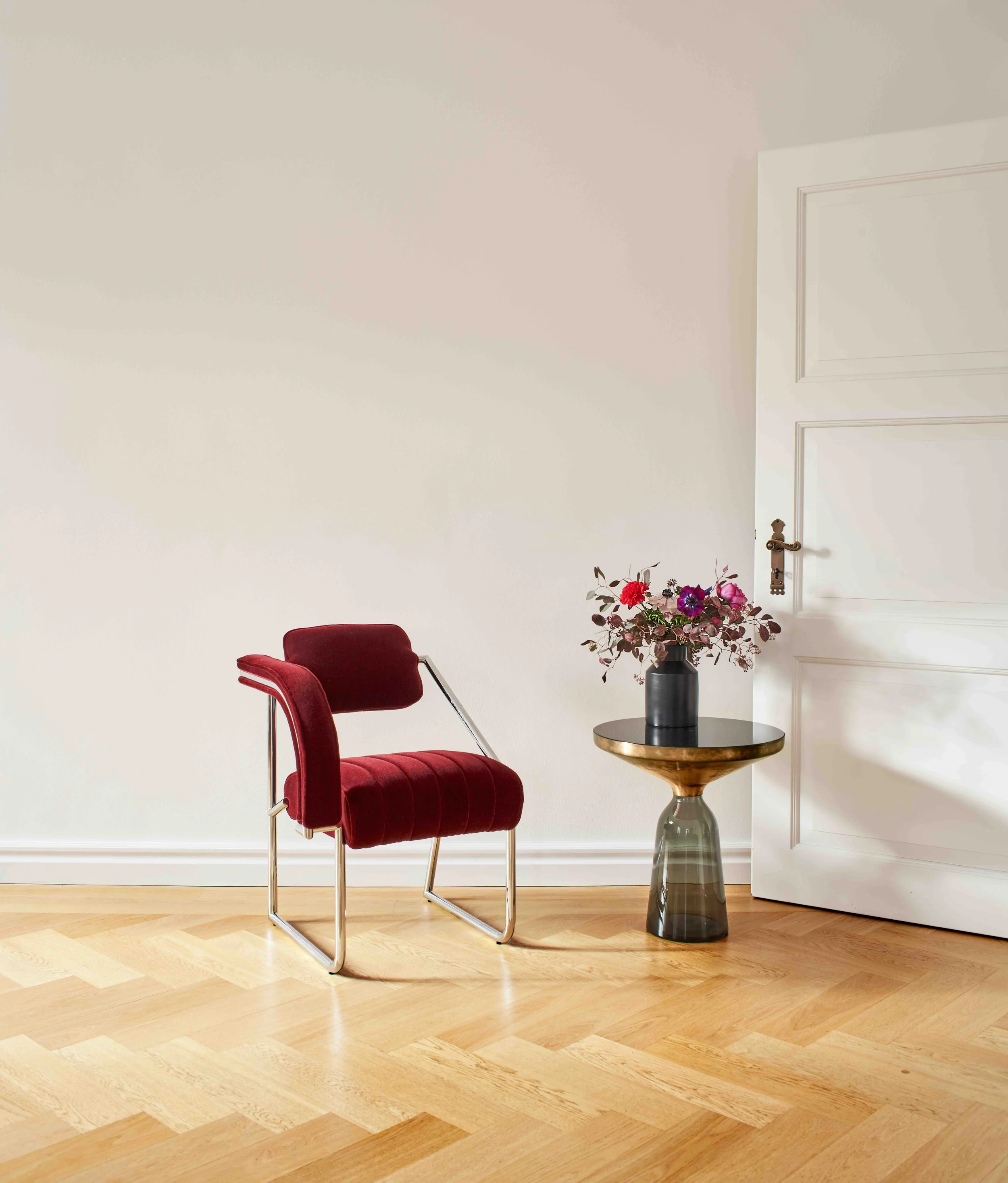 ClassiCon-non-conformist-armchair-bell-side-table-copper-photo-hassos.jpeg