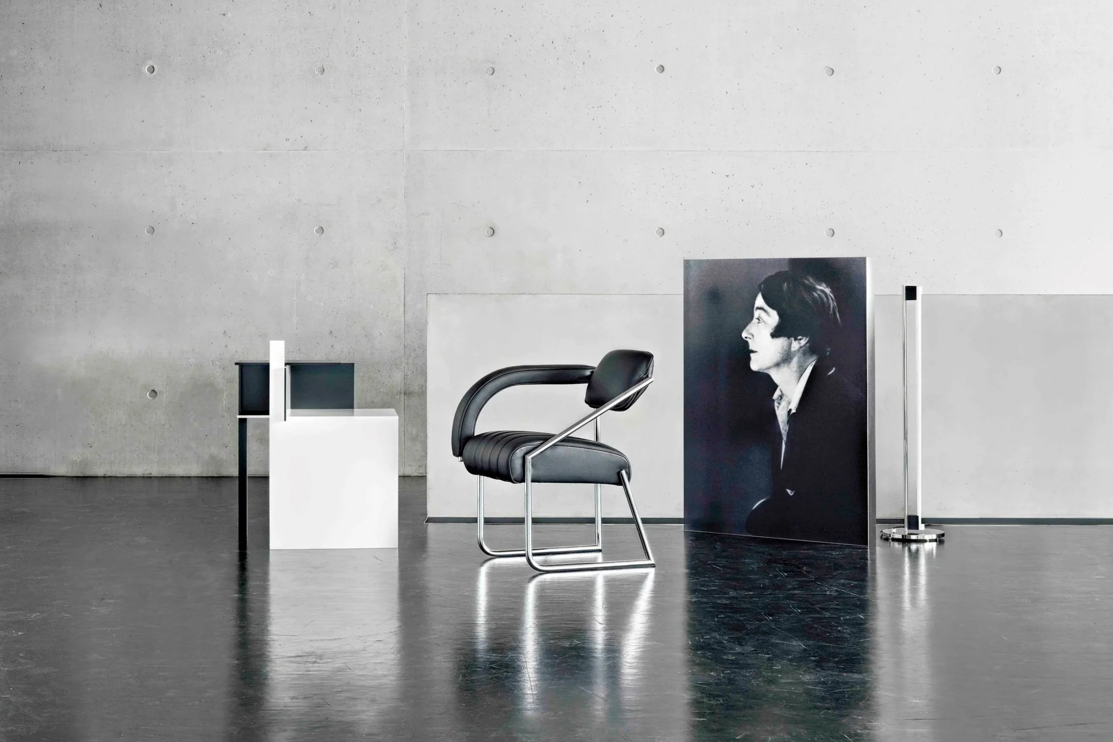ClassiCon-de-stijl-table-non-conformist-armchair-tube-light-floor-lamp-photo-seelen.jpg