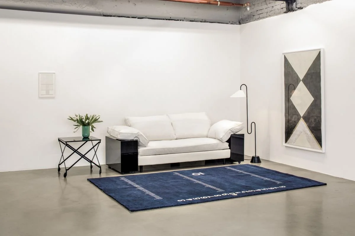 ClassiCon-sax-side-table-centimetre-rug-lota-sofa-roattino-floor-lamp-artwork-redjaian-photo-hassos.jpg