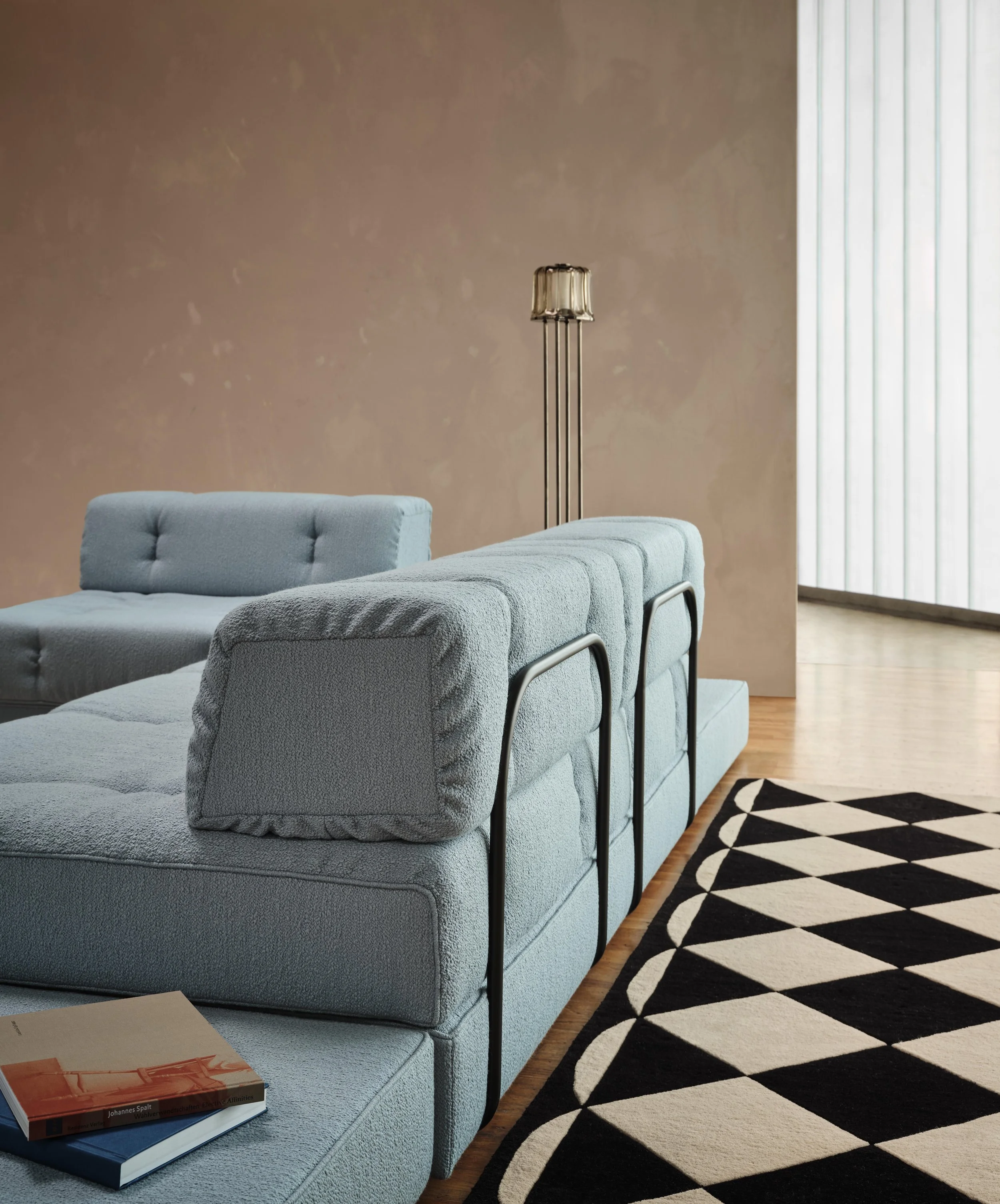 02_Atrium_KvaHelHel_Acacia_Lamp_Fame_Rug_CheBiaNer_D.jpg