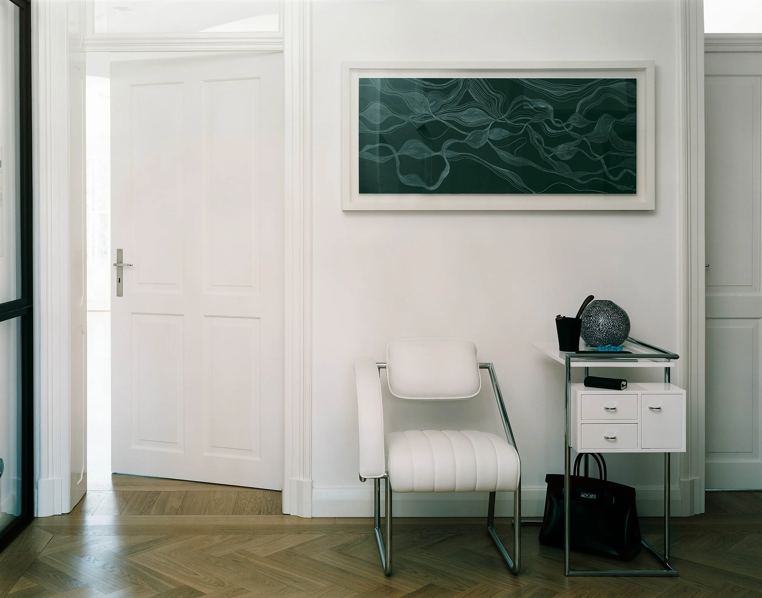 ClassiCon-non-conformist-armchair-petite-coiffeuse-photo-holzherr.jpeg