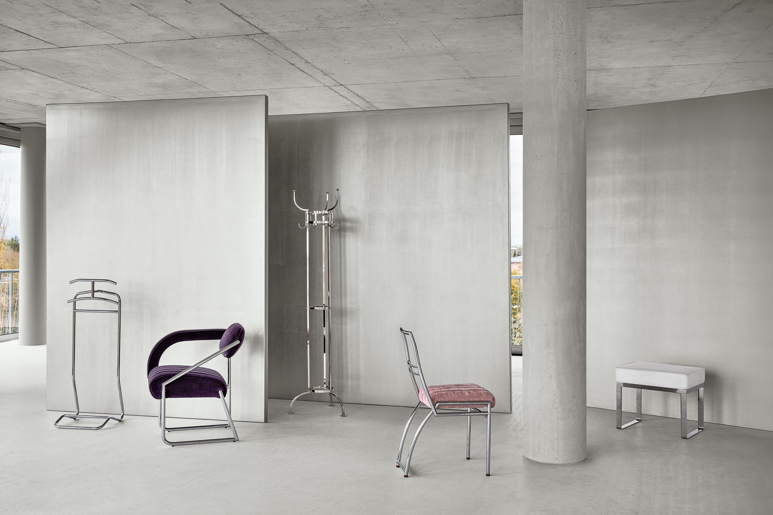 ClassiCon-mandu-valet-stand-non-conformist-armchair-nymphenburg-coat-stand-aixia-chair-banu-stool-photo-hassos.jpeg
