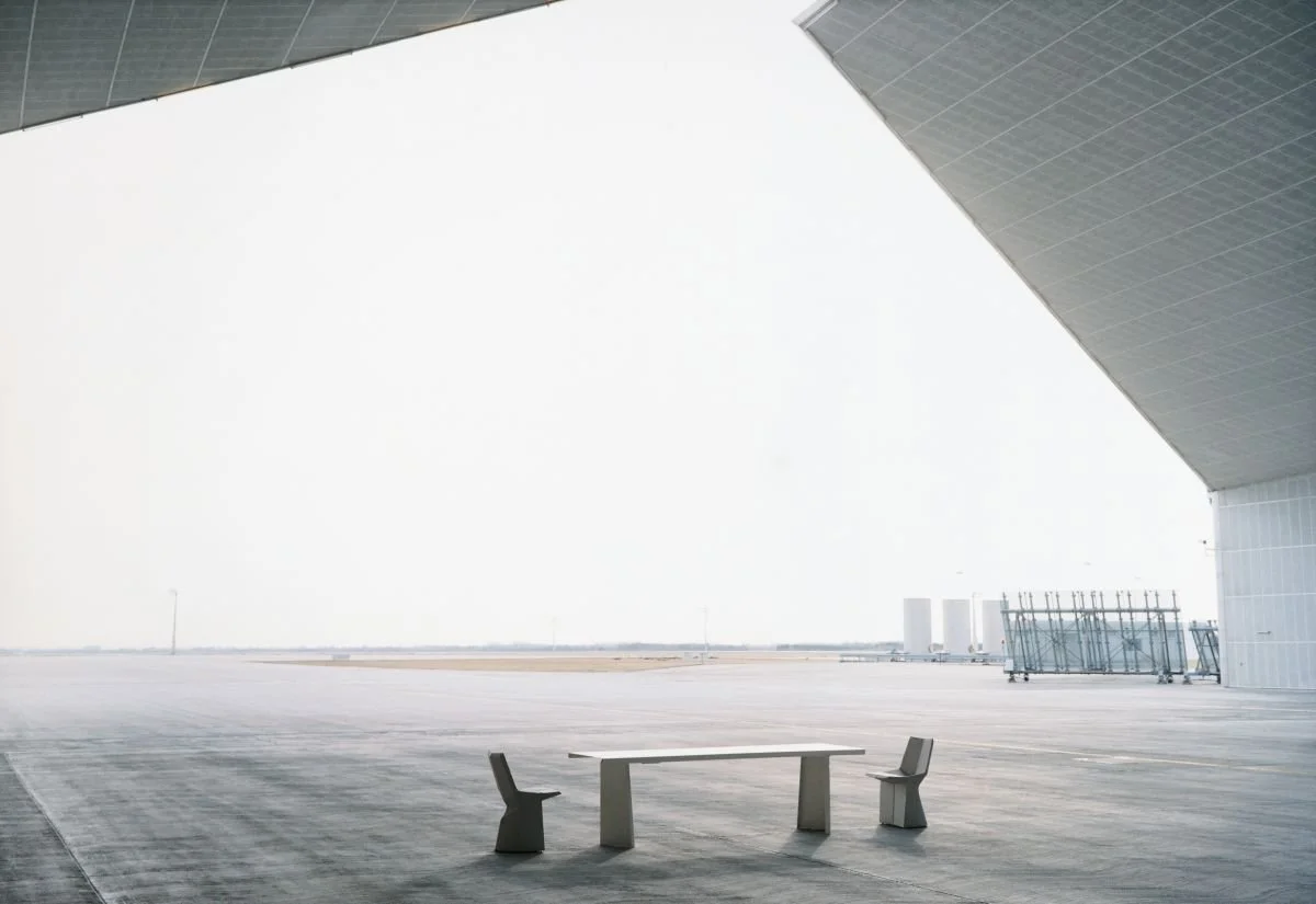 ClassiCon-pallas-table-mars-chair-airport-munich-photo-halard.jpg