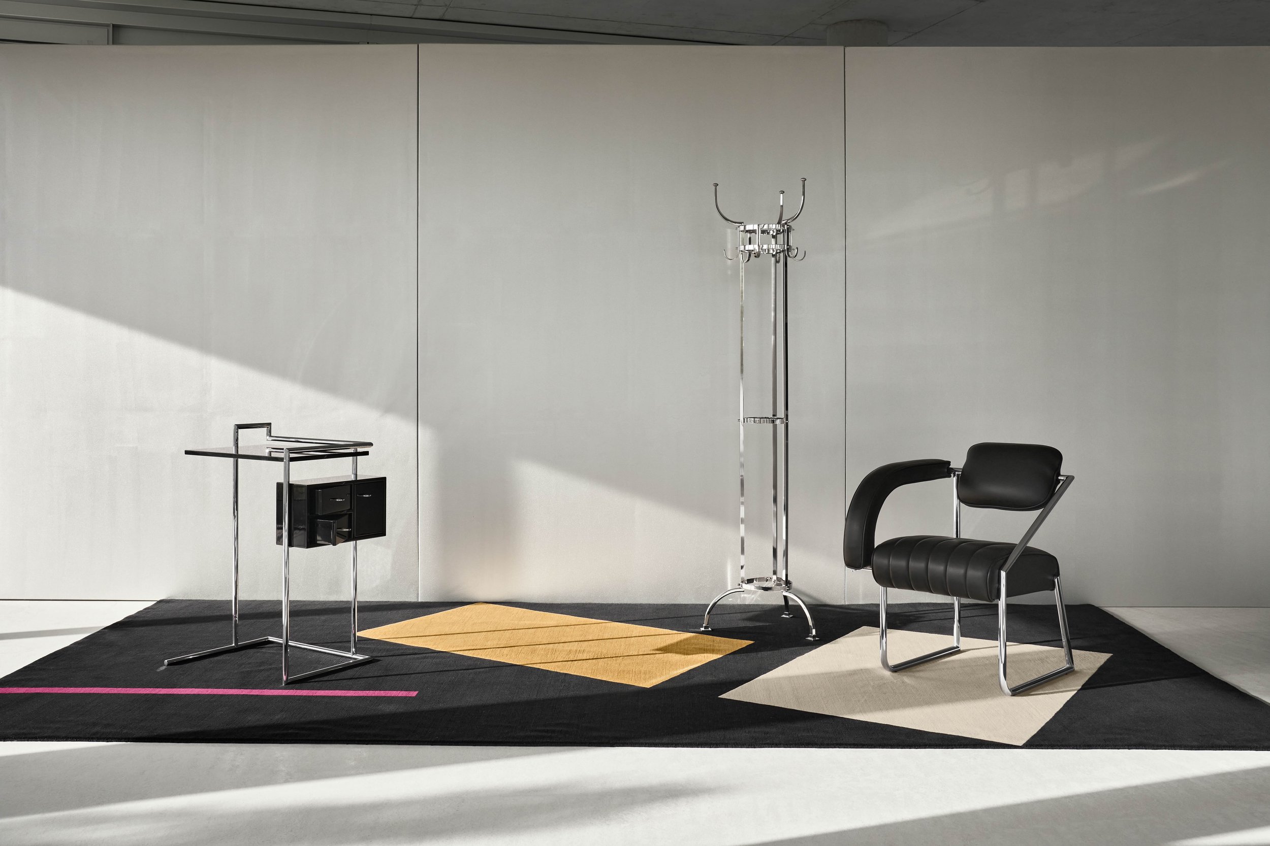 ClassiCon-bonaparte-rug-petite-coiffeuse-nymphenburg-coat-stand-non-conformist-armchair-photo-hassos.jpeg