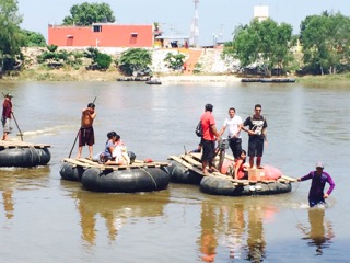 Crossing the Guatemala-Mexico border. Photo credits: Lauren Heidbrink