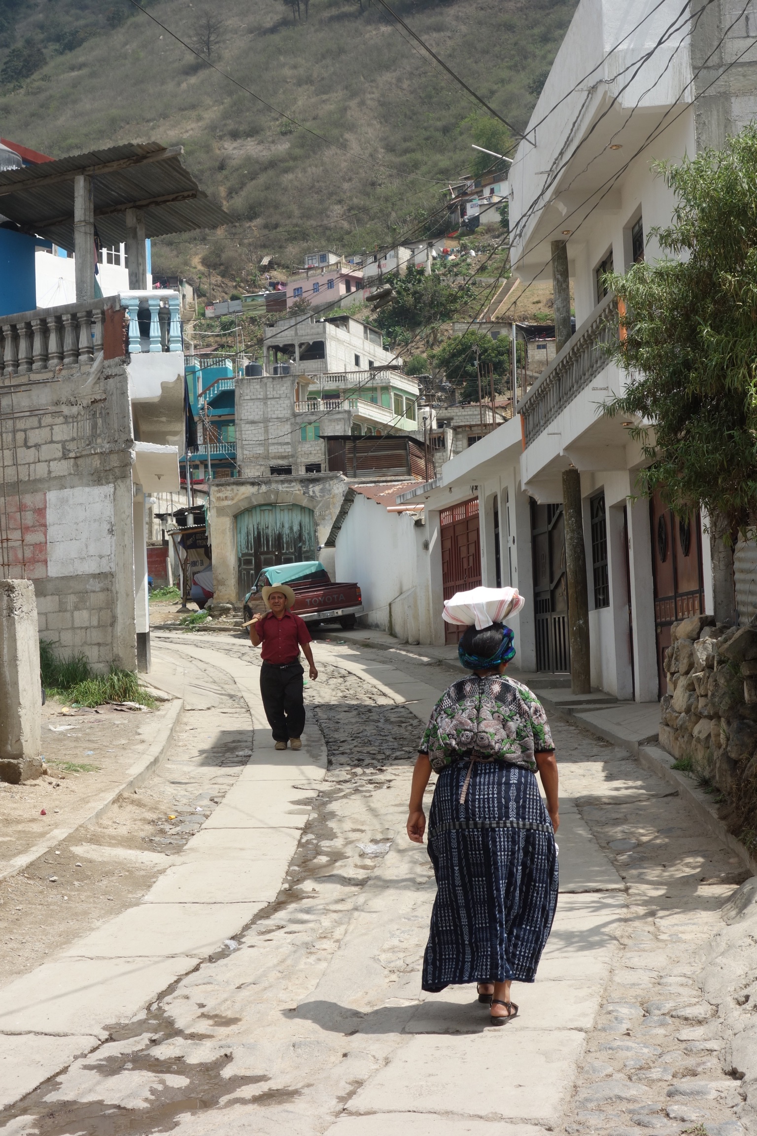 Regresando del mercado, Almolonga. Créditos fotográficos: Lauren Heidbrink