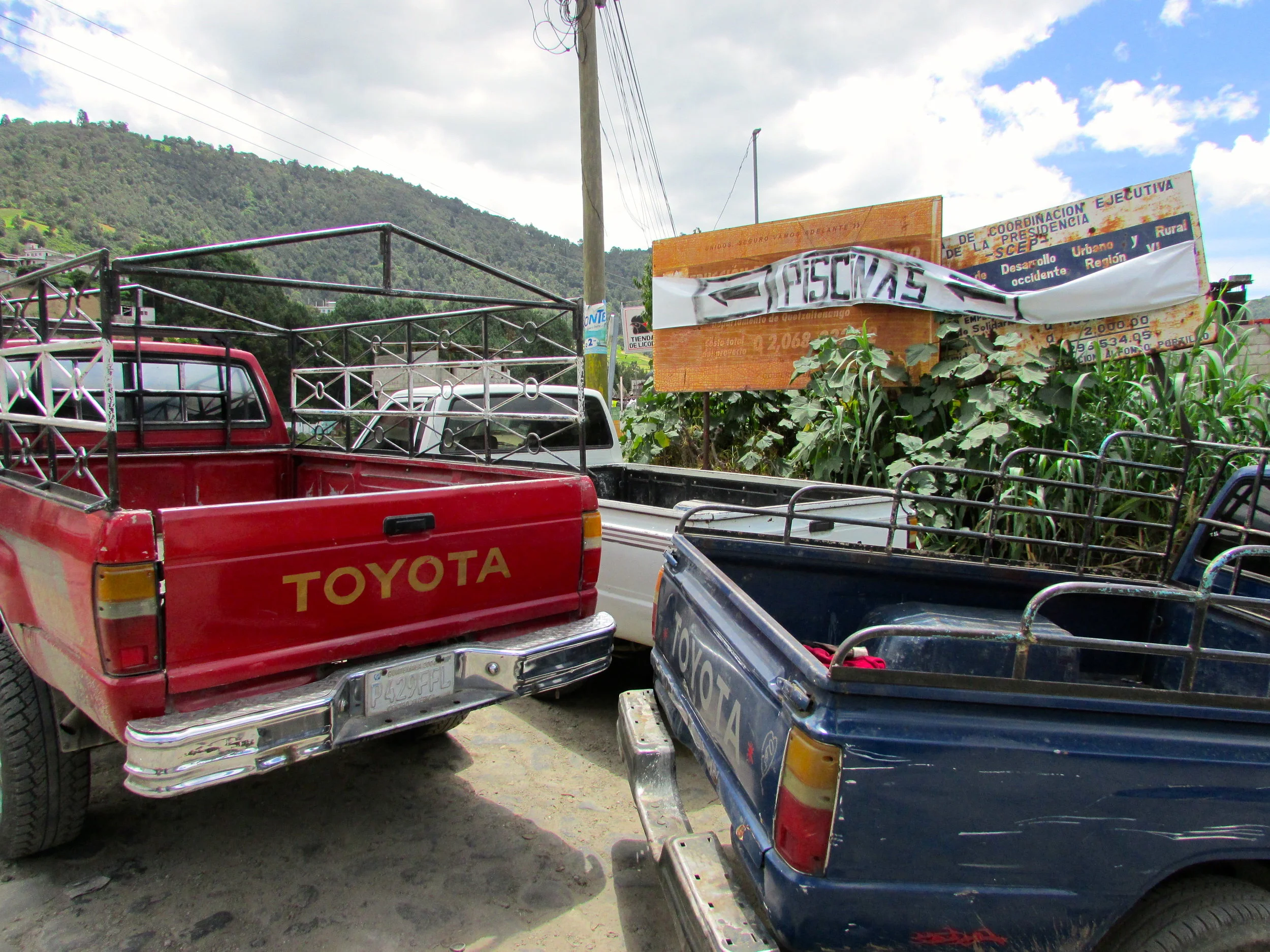 Vehicles in Almolonga. Photo credits: Giovanni Batz