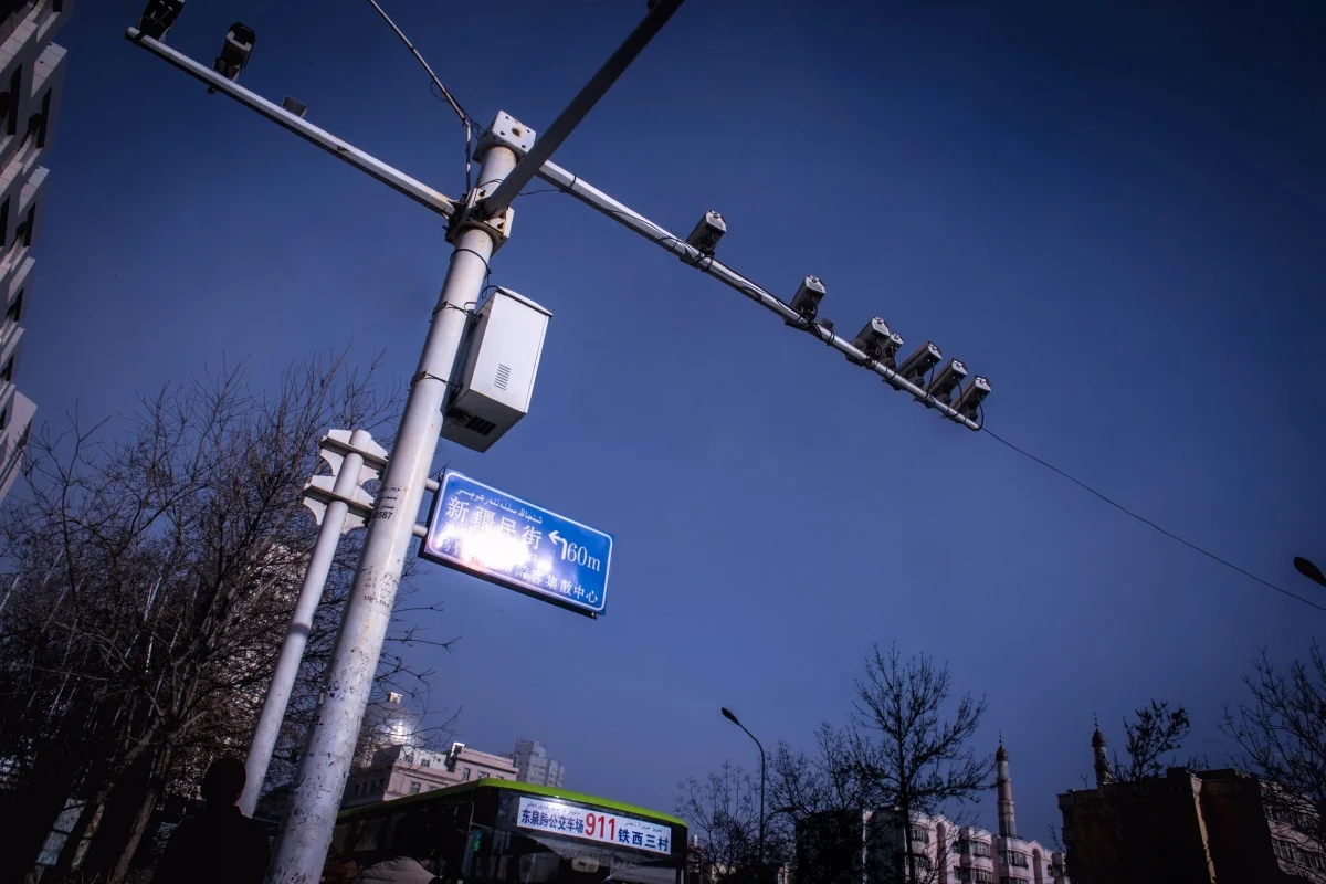 Short-circuit video cameras in the Uyghur districts of the city