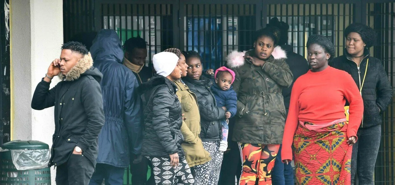 Donne con bambini evacuate da Castel Nuovo di Porto . Crediti fotografici.