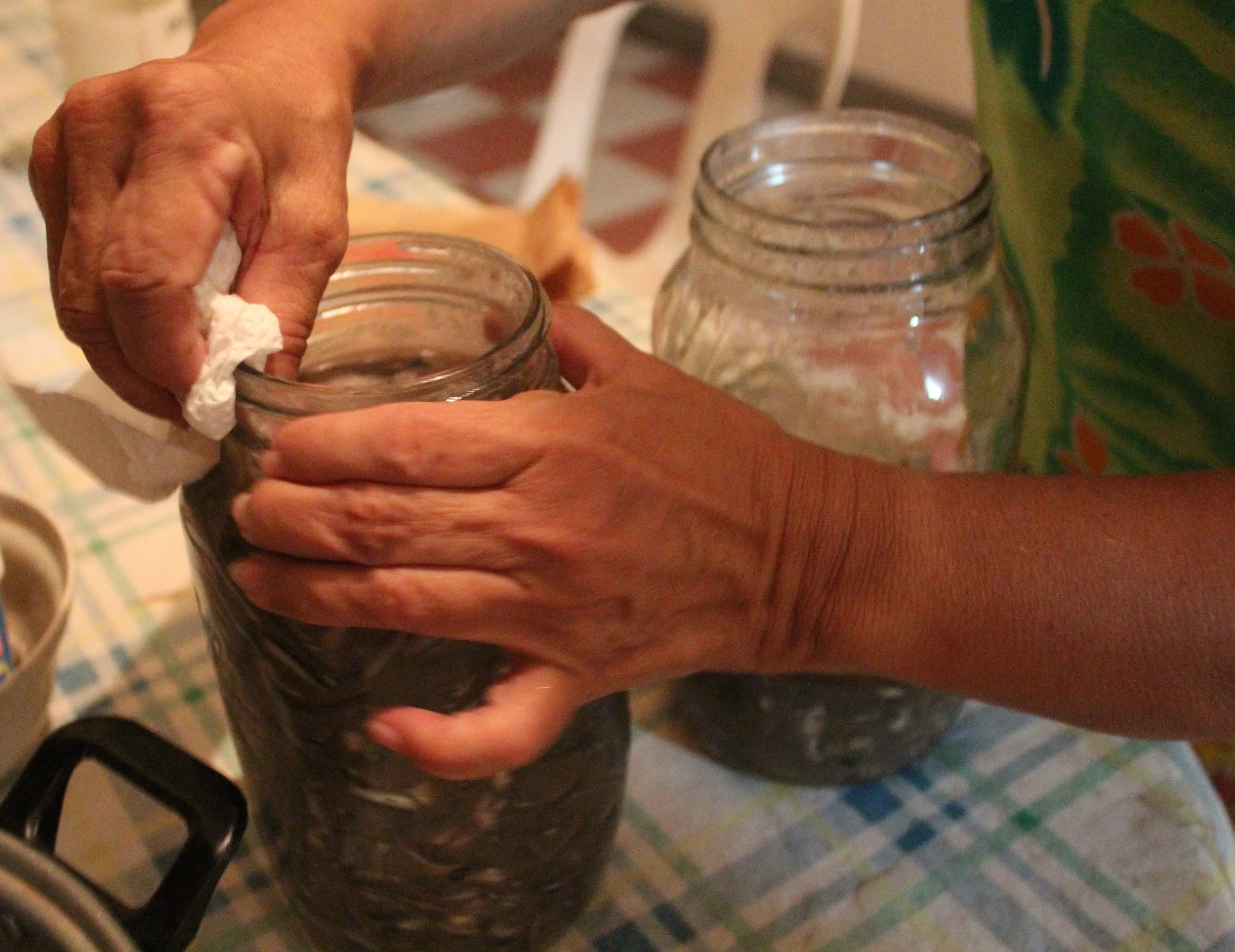 Clean the jars well before sealing and aging.
