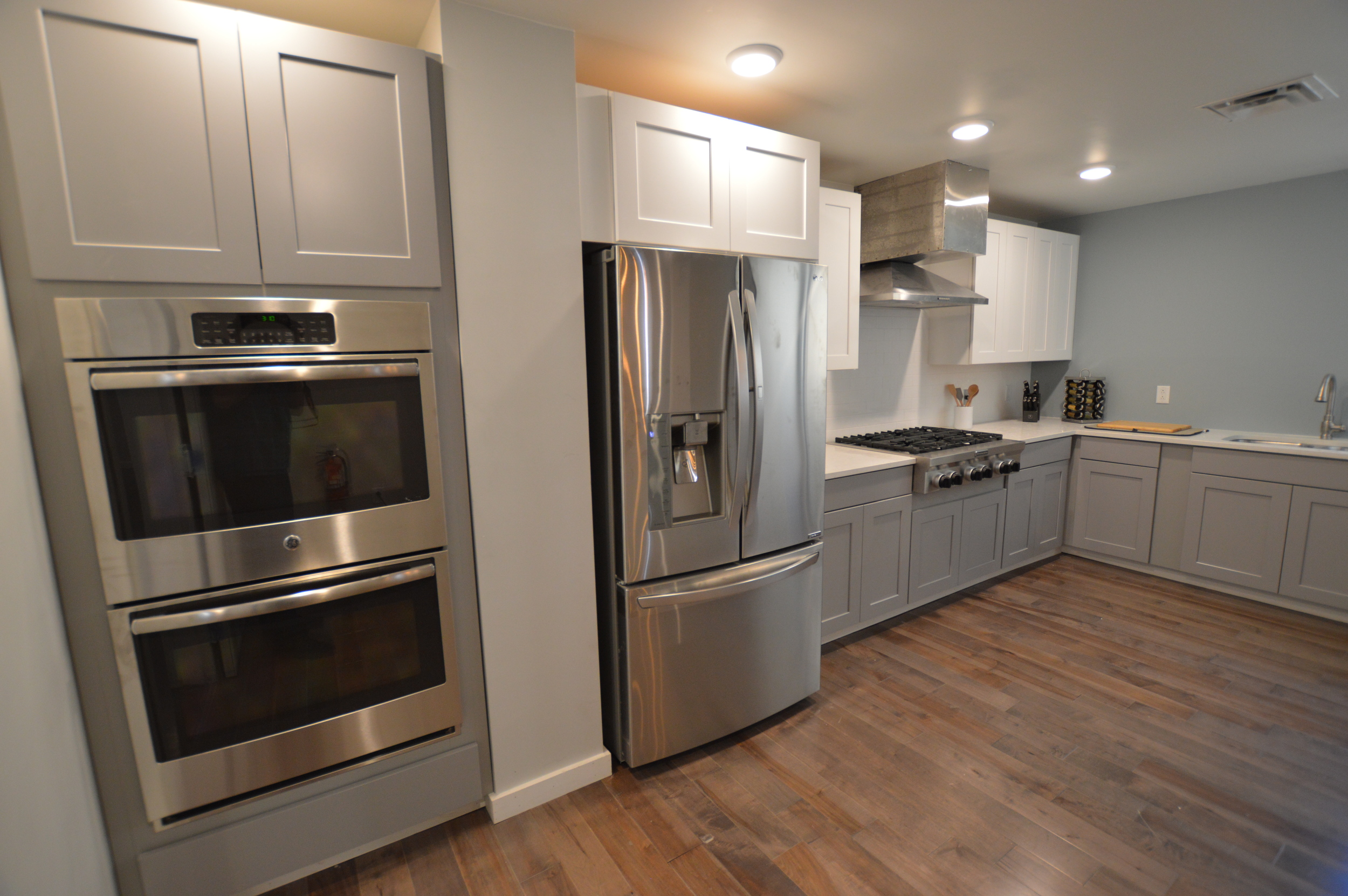  Make a meal in the large shared chef's kitchen with 6-burner cooktop and dual ovens. 