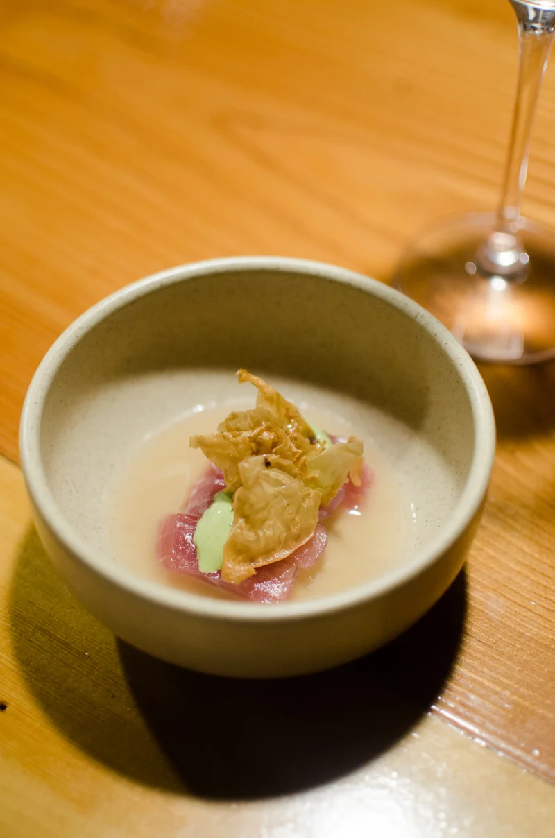 Ceviche with oolong crisp