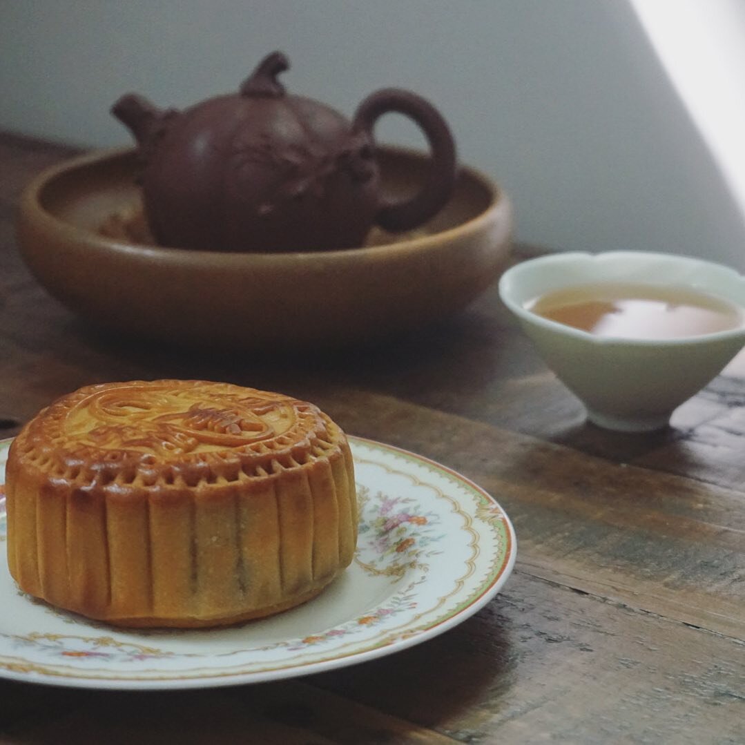 Happy Mid Autumn Festival! Mooncake &amp; tea ready, waiting for tonight&rsquo;s harvest moon 🌝 🥮 🍵
.
.
#midautumnfestival #mooncake #tea #harvestmoon #fullmoon #中秋節 #추석 #chuseok