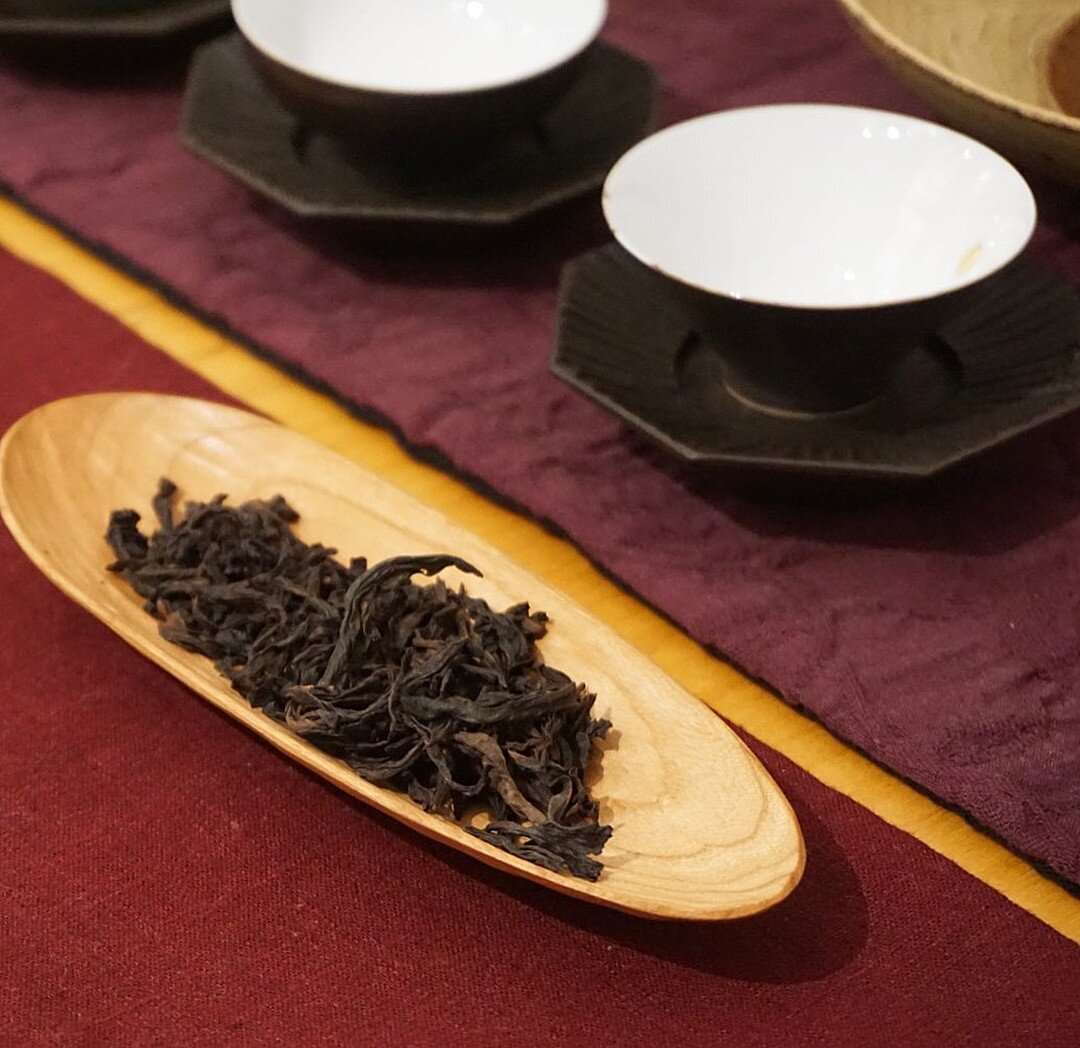 Something warm and toasty to get ready for the cold weather.
.
.
#tea #yancha #chinesetea #teatime #gongfucha #岩茶 #大紅袍 #teashopnyc #tshopny