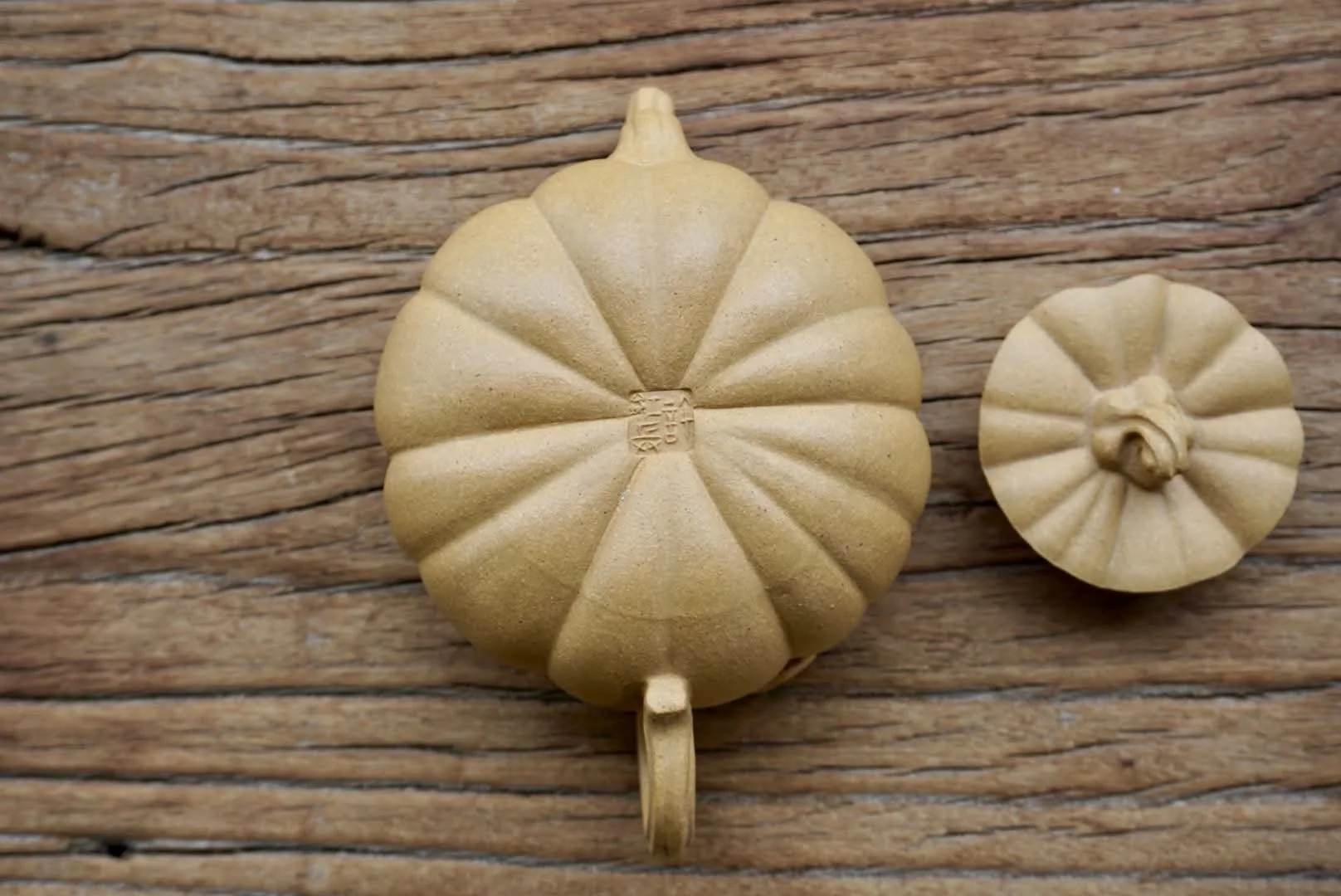 Yixing Jiang Po Duan Ni Pumpkin Teapot 6.jpg