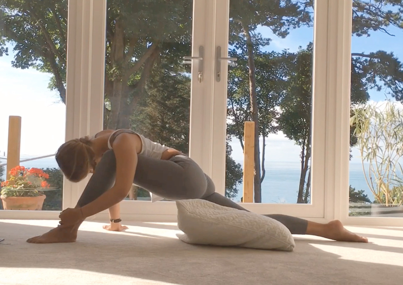 Low Lunge / Dragon Pose 