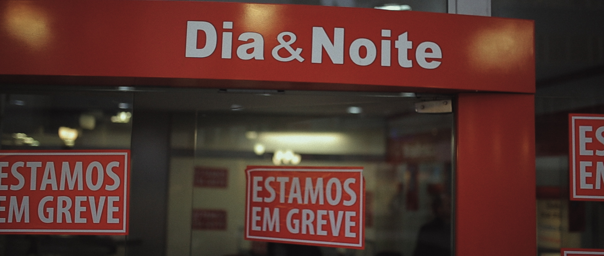 o-que-voce-espera-ricardo-franzen-lovefreedommadness-documentario-brasileiro-brasil-curitiba-ruas-todo-mundo-espera-alguma-coisa-aeroporto-avioes-aviao-decolagem-centro-museu-producao-de-filmes-curitiba-20.jpg