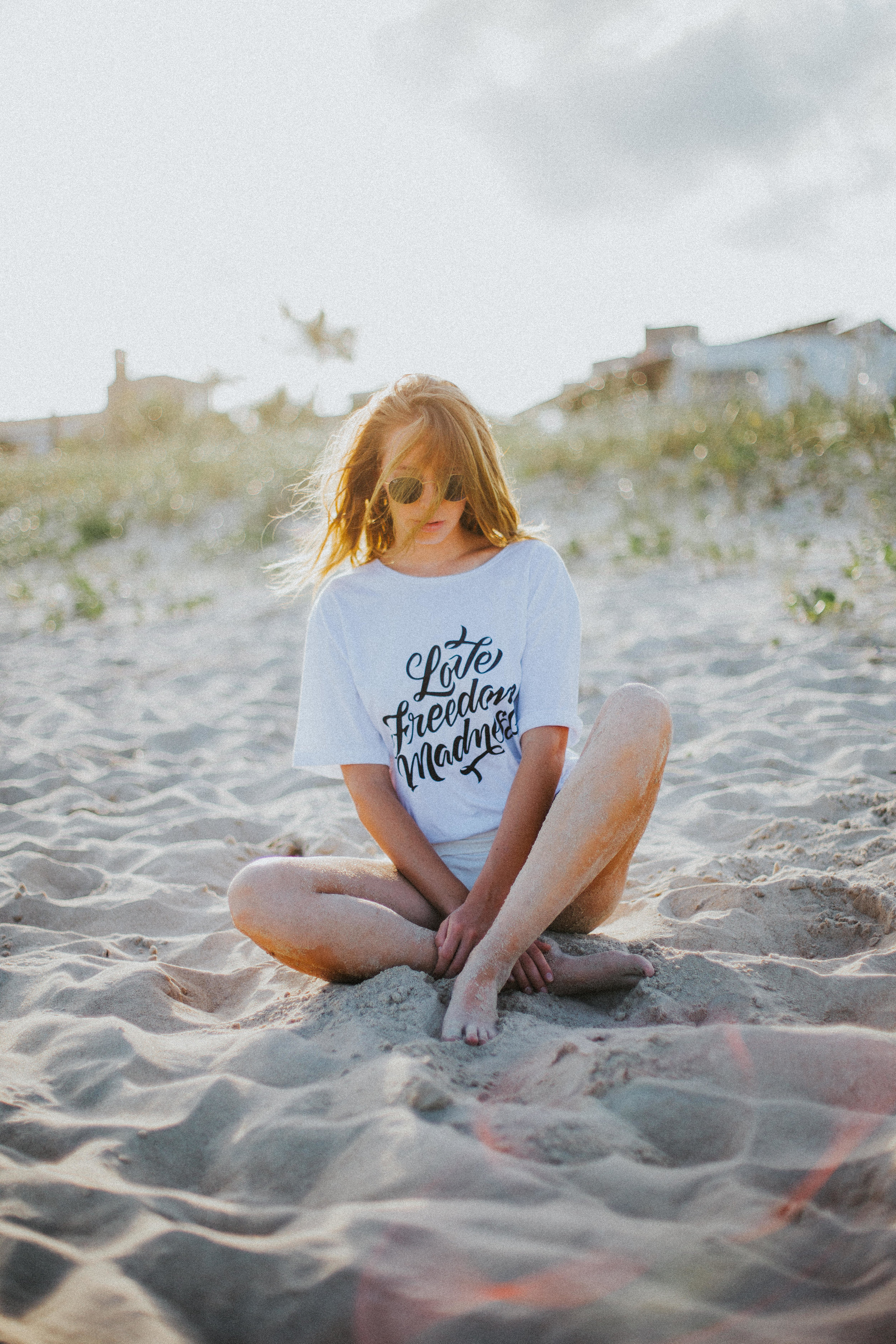 Gaby-Braun-Love-Freedom-Madness-Model-Brazil-t-shirt-beach-praia-ensaio-campanha-fotos-na-praia-ricardo-franzen-7.jpg