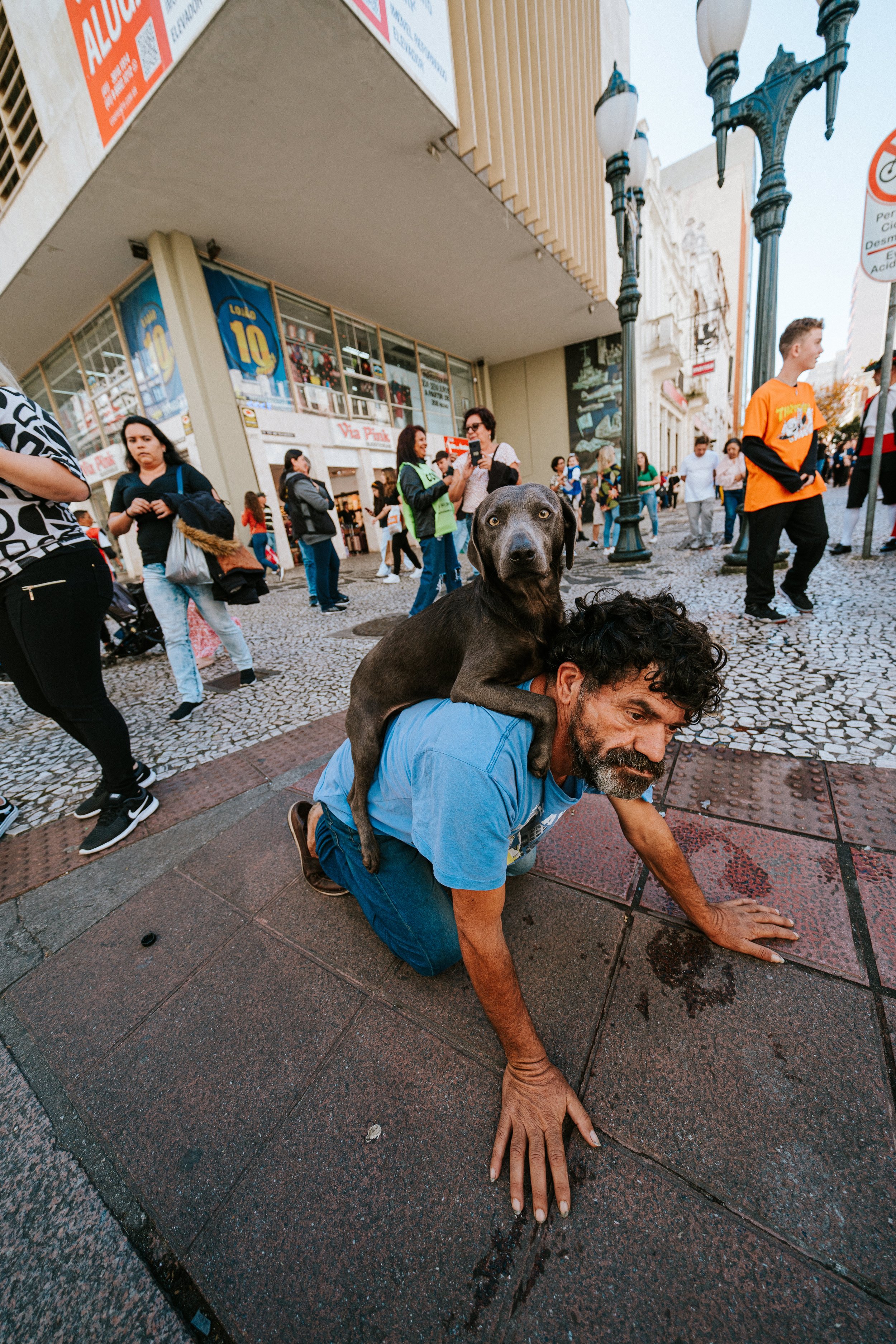 folclore-em-curitiba-ricardo-franzen-fotografia-de-rua-12-24mm-sony-26.jpg