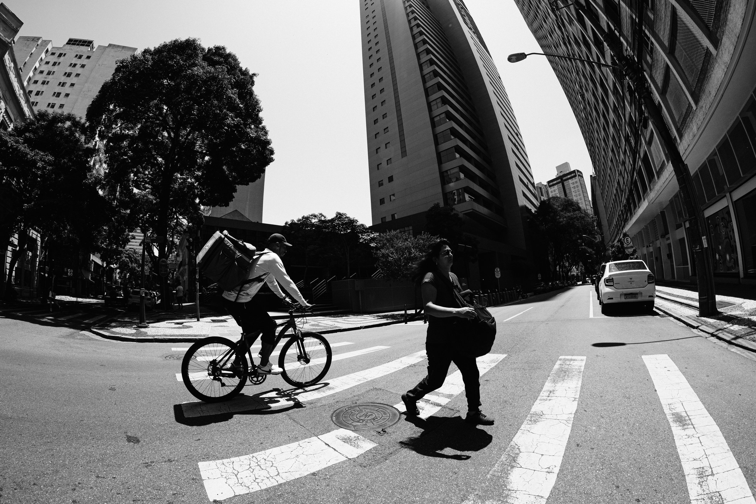 street-photography-with-fish-eye-lens-7-5mm-7artisans-fujifilm-x-t20-ricardo-franzen-63.jpg