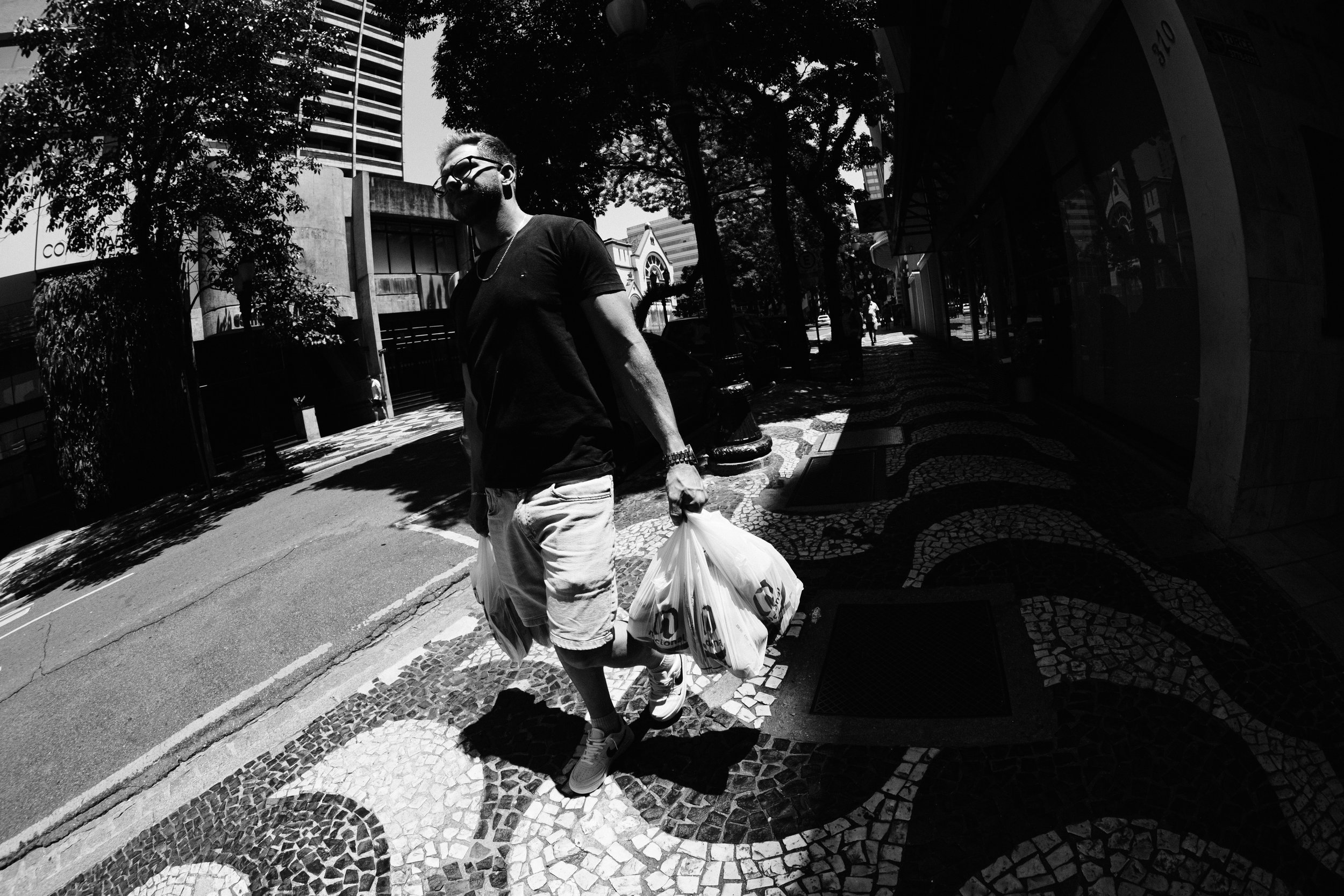 street-photography-with-fish-eye-lens-7-5mm-7artisans-fujifilm-x-t20-ricardo-franzen-68.jpg