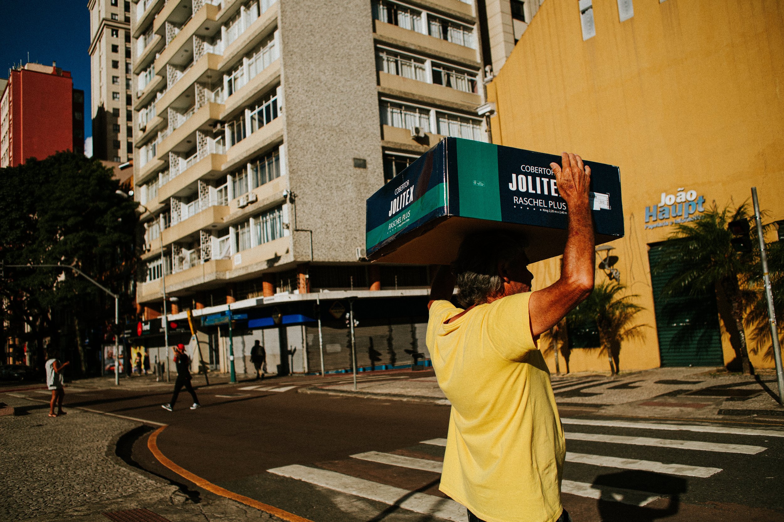 street-photography-brazil-ricardo-franzen-fotografia-de-rua-em-curitiba-canon-16.jpg