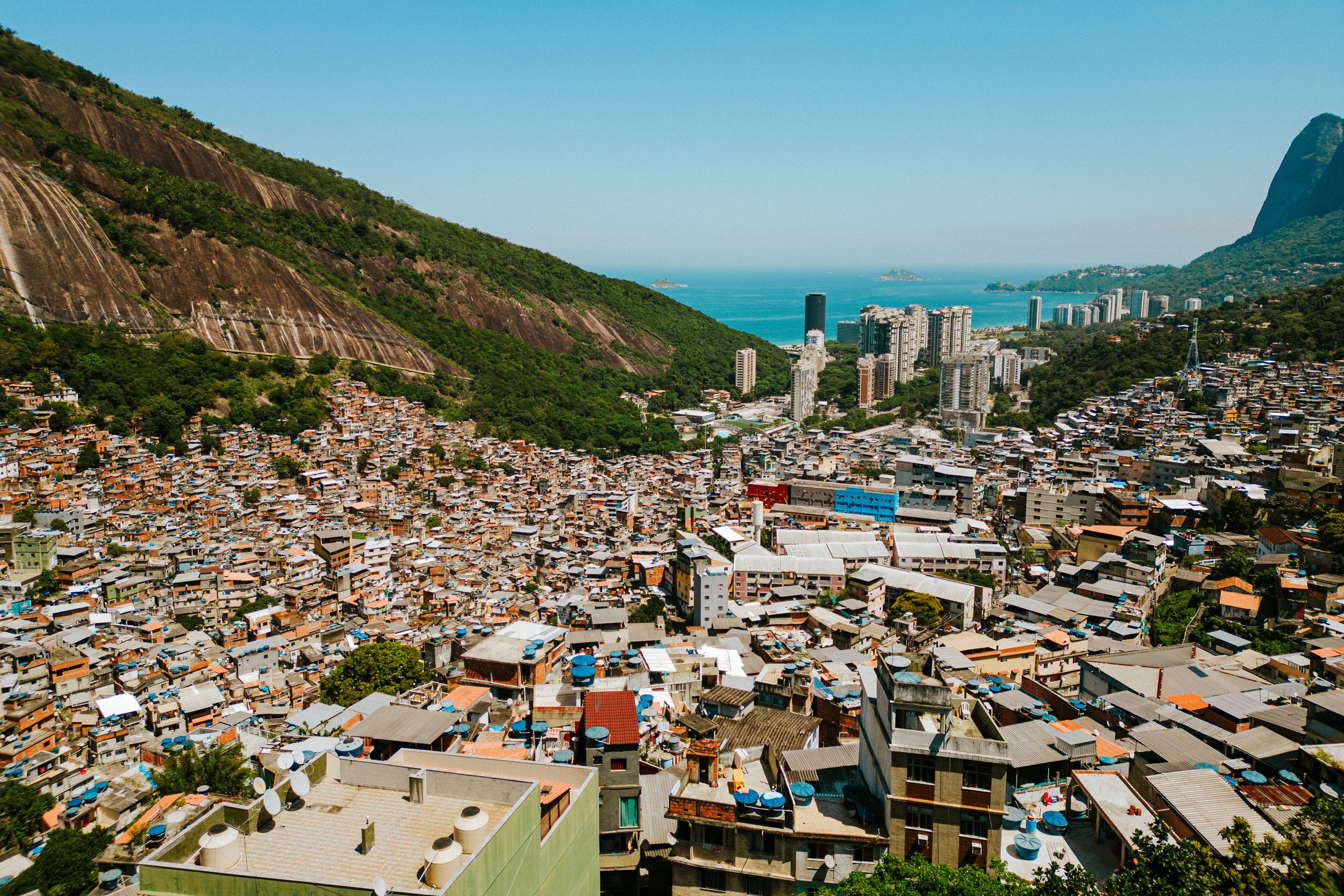 favela-da-rocinha-rio-de-janeiro-guia-turistico-para-favela-ricardo-franzen-producao-de-filme-documentario-educacao-na-favela-rio-de-janeiro-rocinha-2.jpg