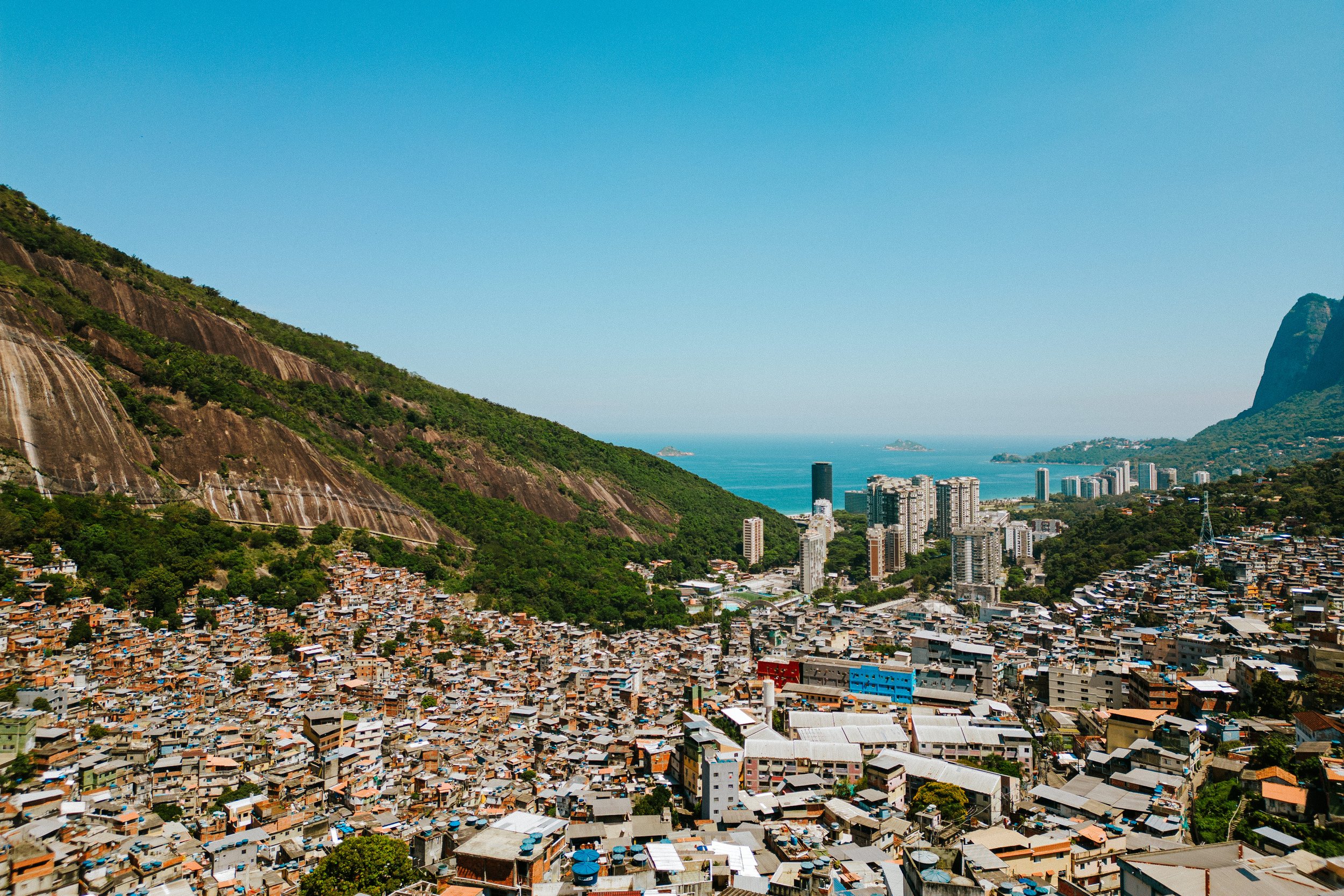 favela-da-rocinha-rio-de-janeiro-guia-turistico-para-favela-ricardo-franzen-producao-de-filme-documentario-educacao-na-favela-rio-de-janeiro-rocinha-1.jpg