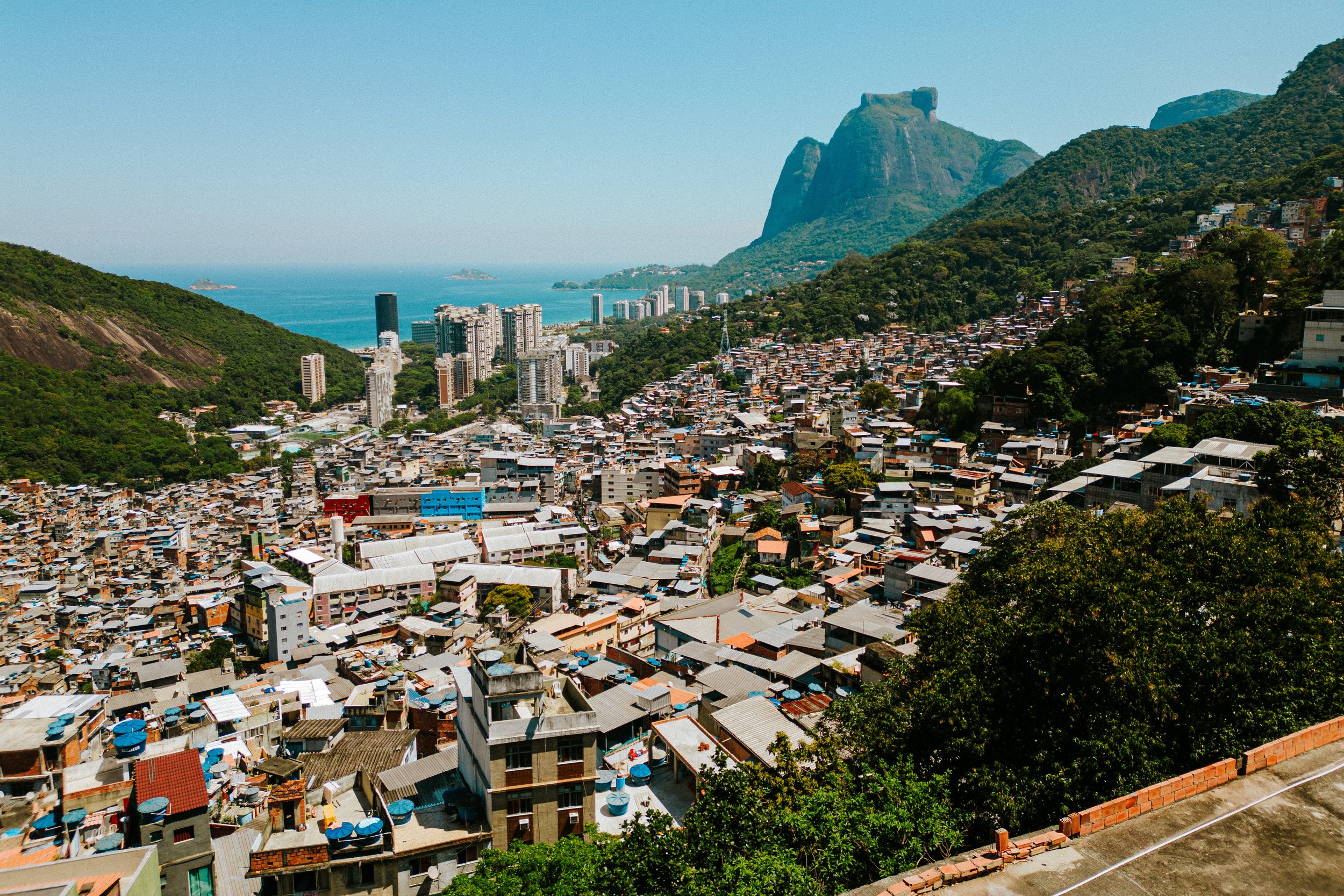favela-da-rocinha-rio-de-janeiro-guia-turistico-para-favela-ricardo-franzen-producao-de-filme-documentario-educacao-na-favela-rio-de-janeiro-rocinha-3.jpg
