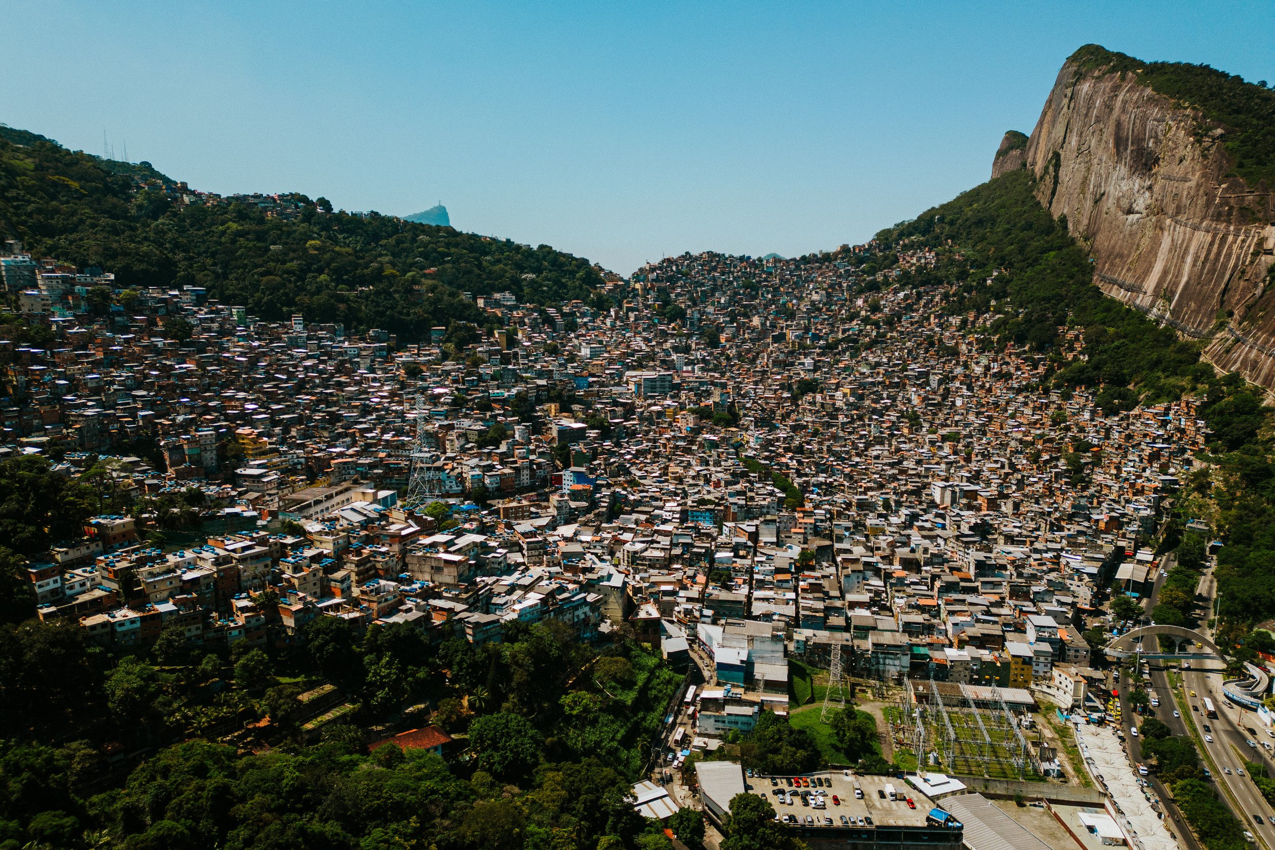 favela-da-rocinha-rio-de-janeiro-guia-turistico-para-favela-ricardo-franzen-producao-de-filme-documentario-educacao-na-favela-rio-de-janeiro-rocinha-5.jpg