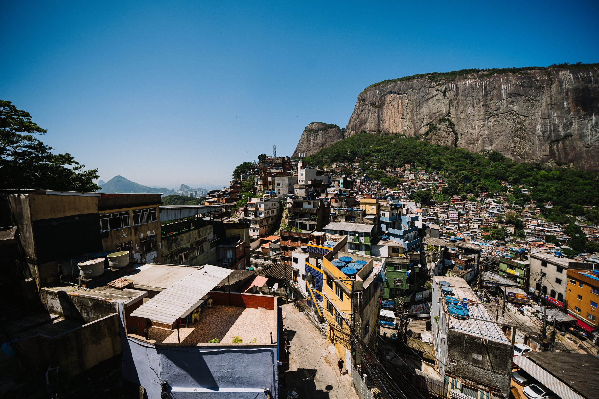 favela-da-rocinha-rio-de-janeiro-guia-turistico-para-favela-ricardo-franzen-producao-de-filme-documentario-educacao-na-favela-rio-de-janeiro-rocinha-8.jpg