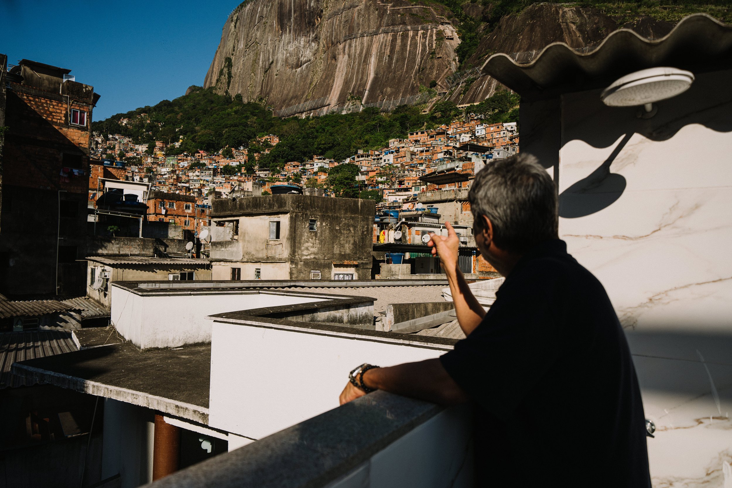 favela-da-rocinha-rio-de-janeiro-guia-turistico-para-favela-ricardo-franzen-producao-de-filme-documentario-educacao-na-favela-rio-de-janeiro-rocinha-14.jpg