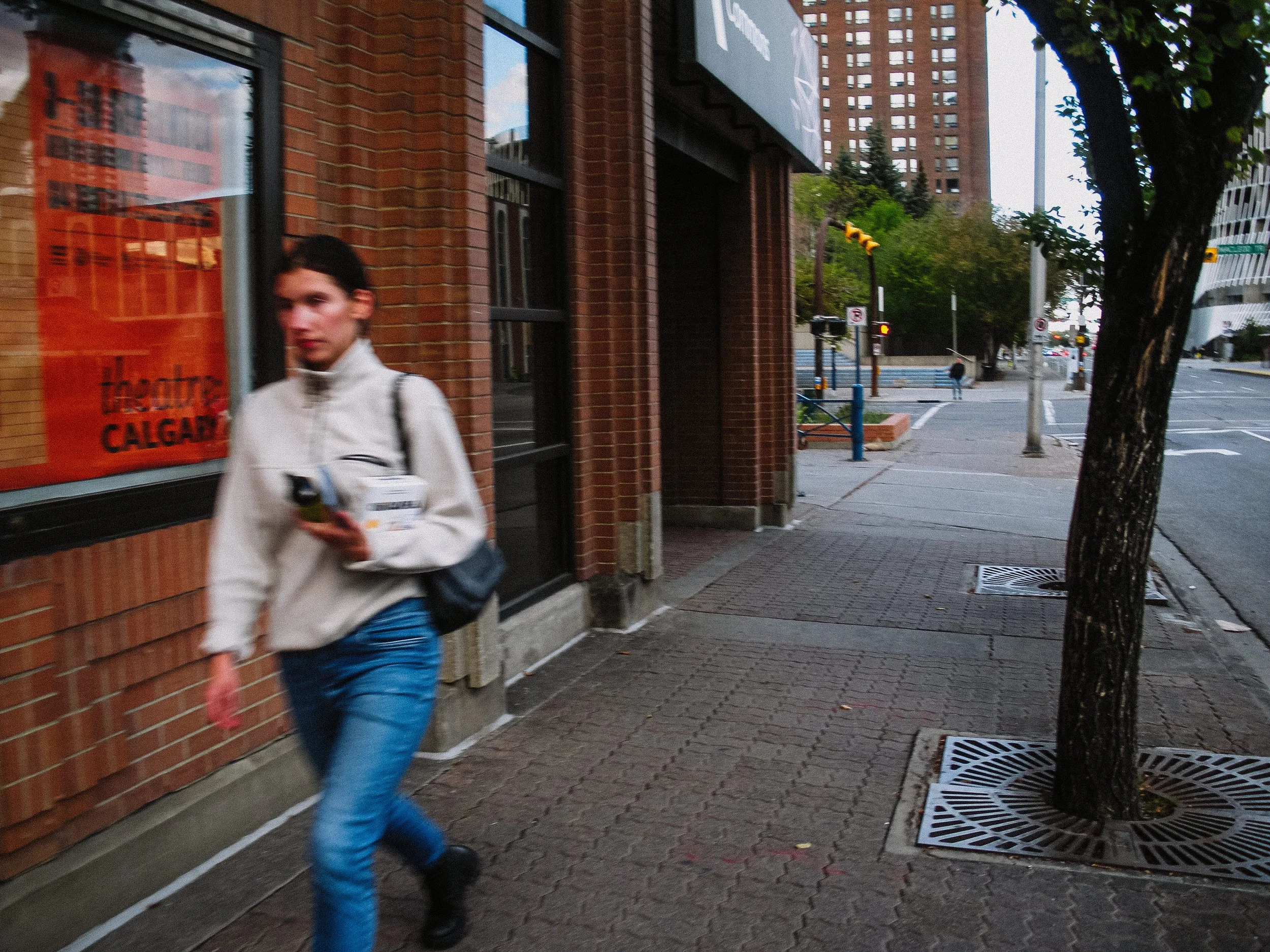 20240914_StreetCalgary_CoolpixS550-107.jpg