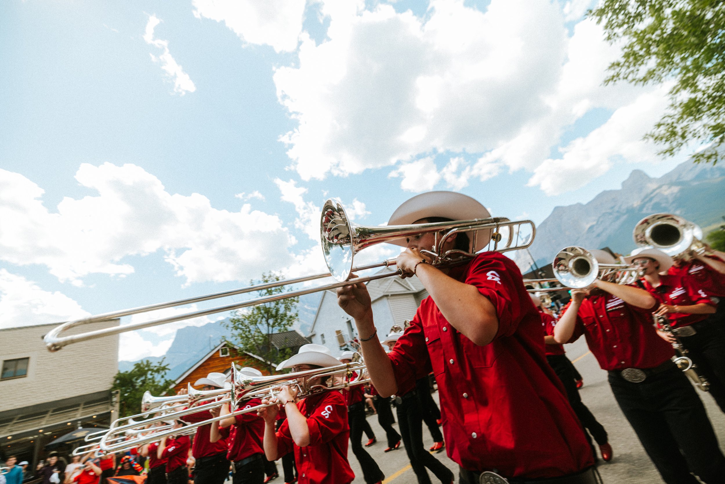 ricardo-franzen-fotografia-de-rua-canon-r5c-dji-action-5-pro-15-25mm-canada-day-canmore-street-photography-91.jpg