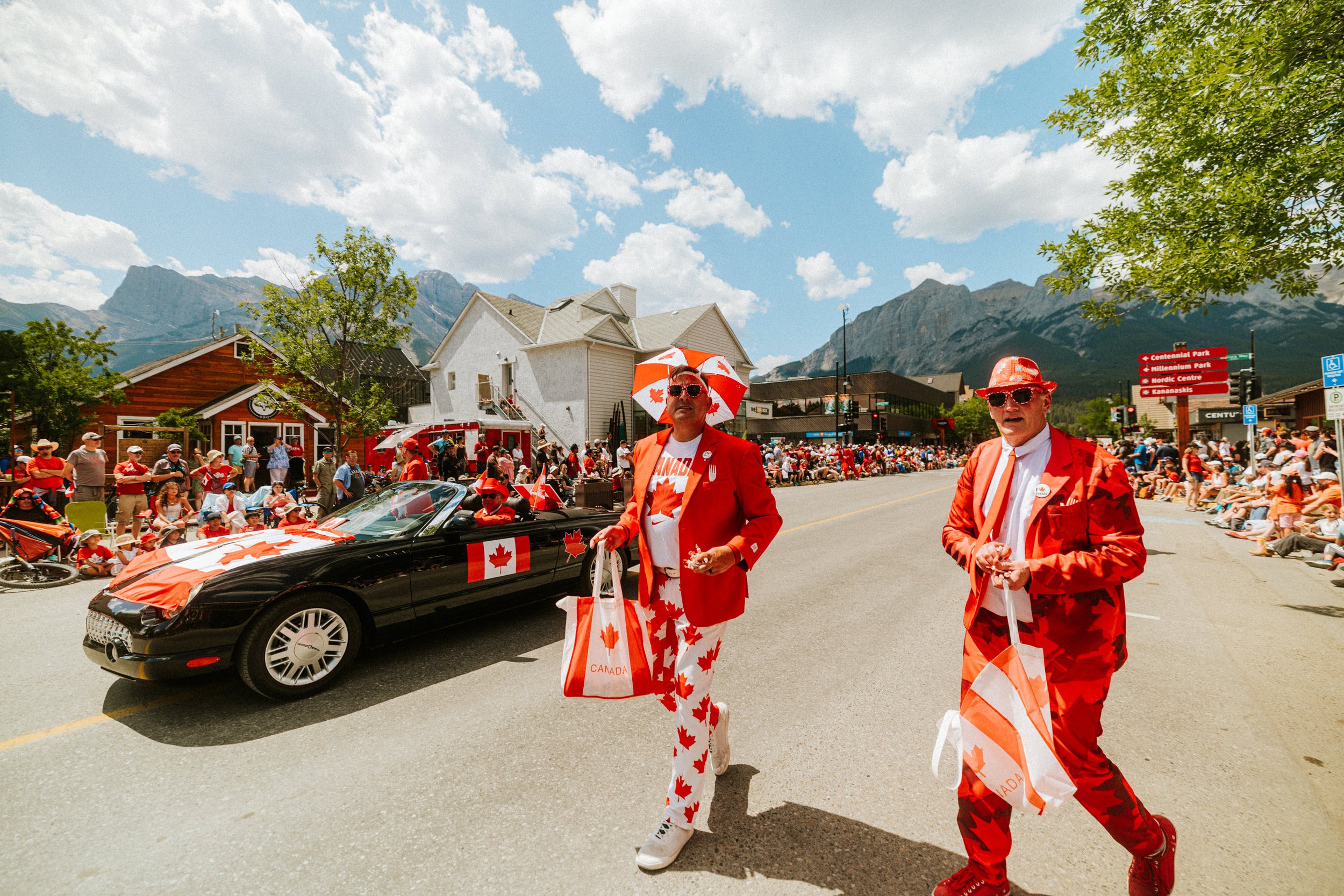 ricardo-franzen-fotografia-de-rua-canon-r5c-dji-action-5-pro-15-25mm-canada-day-canmore-street-photography-111.jpg