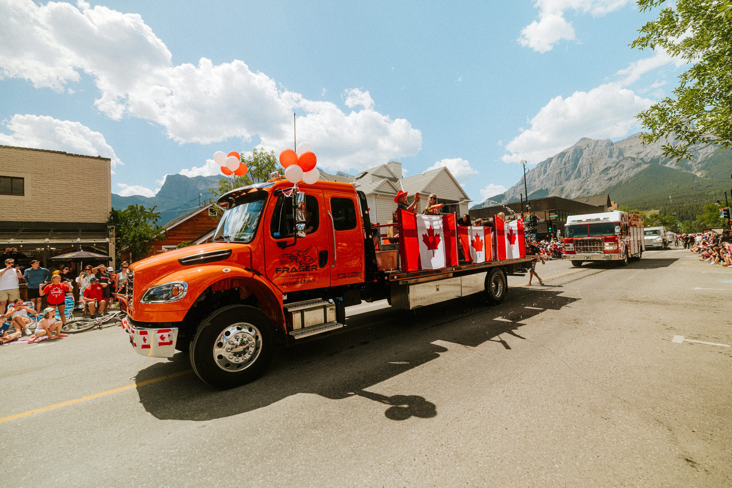 ricardo-franzen-fotografia-de-rua-canon-r5c-dji-action-5-pro-15-25mm-canada-day-canmore-street-photography-147.jpg