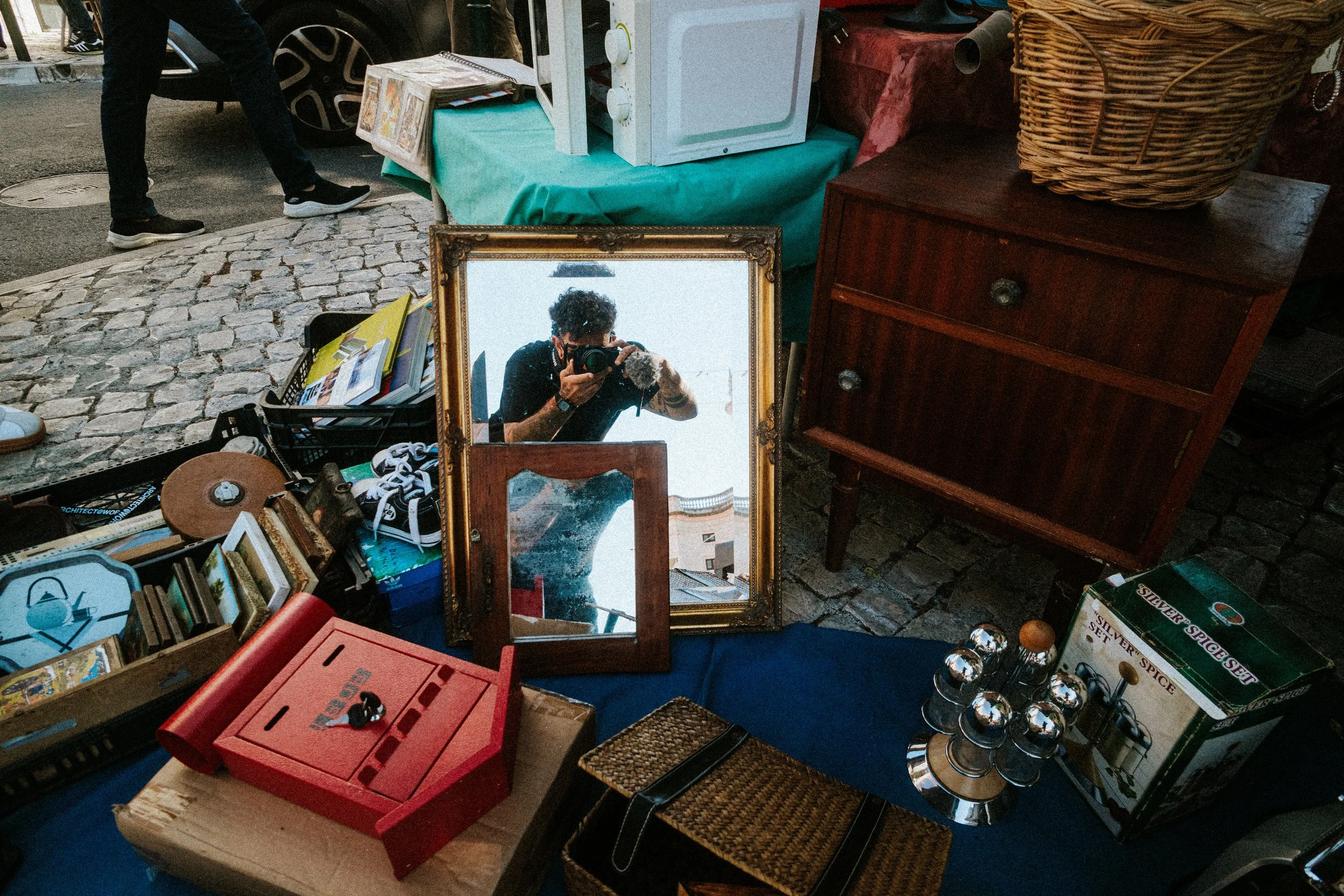 fotografia-de-rua-em-portugal-ricardo-franzen-alice-ricoh-feirinha-em-portugal-feira-lisboa-6.jpg
